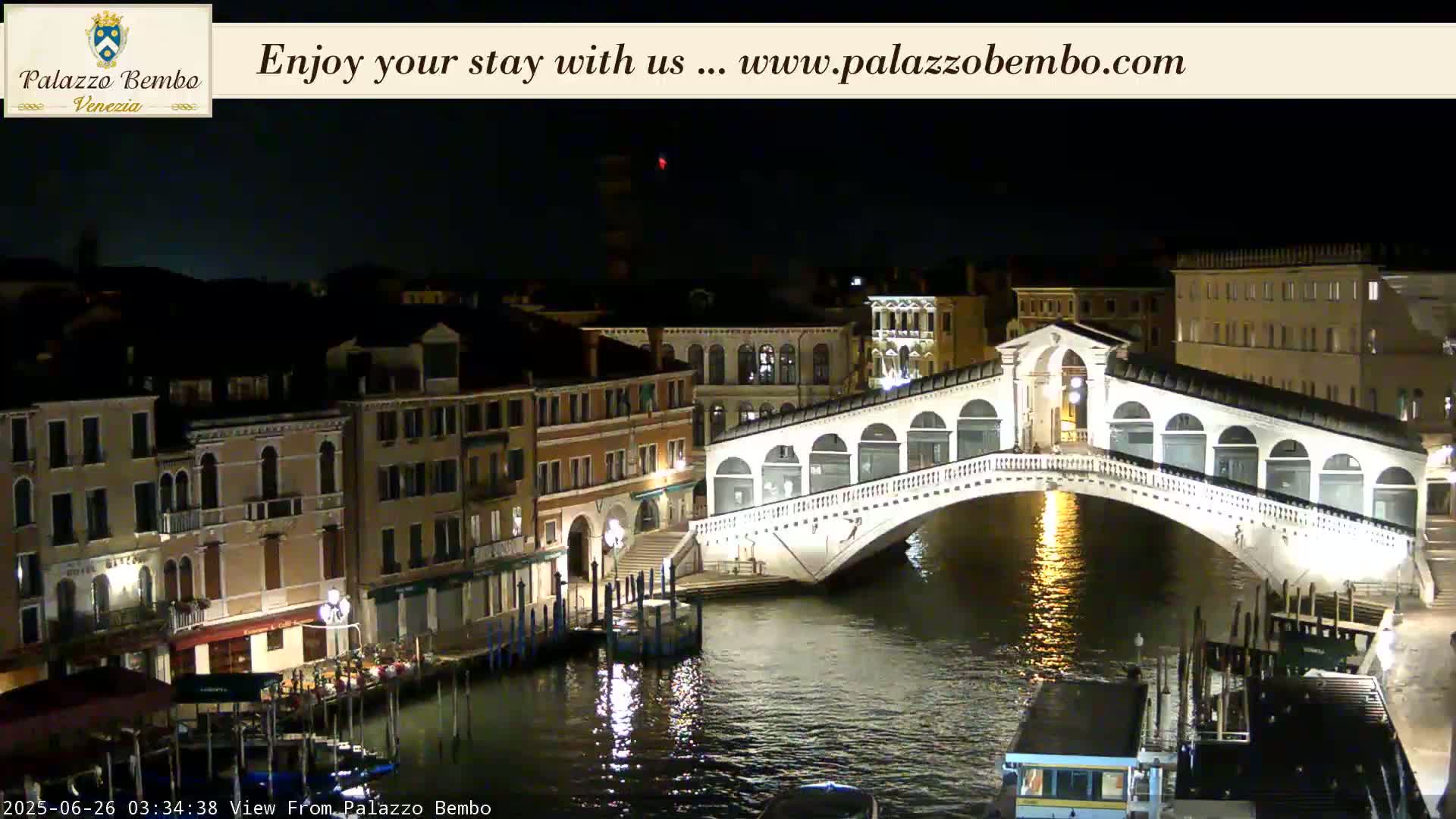 Venice, Rialto Bridge in Grand Canal Live Cam - Venice, Veneto, Italy