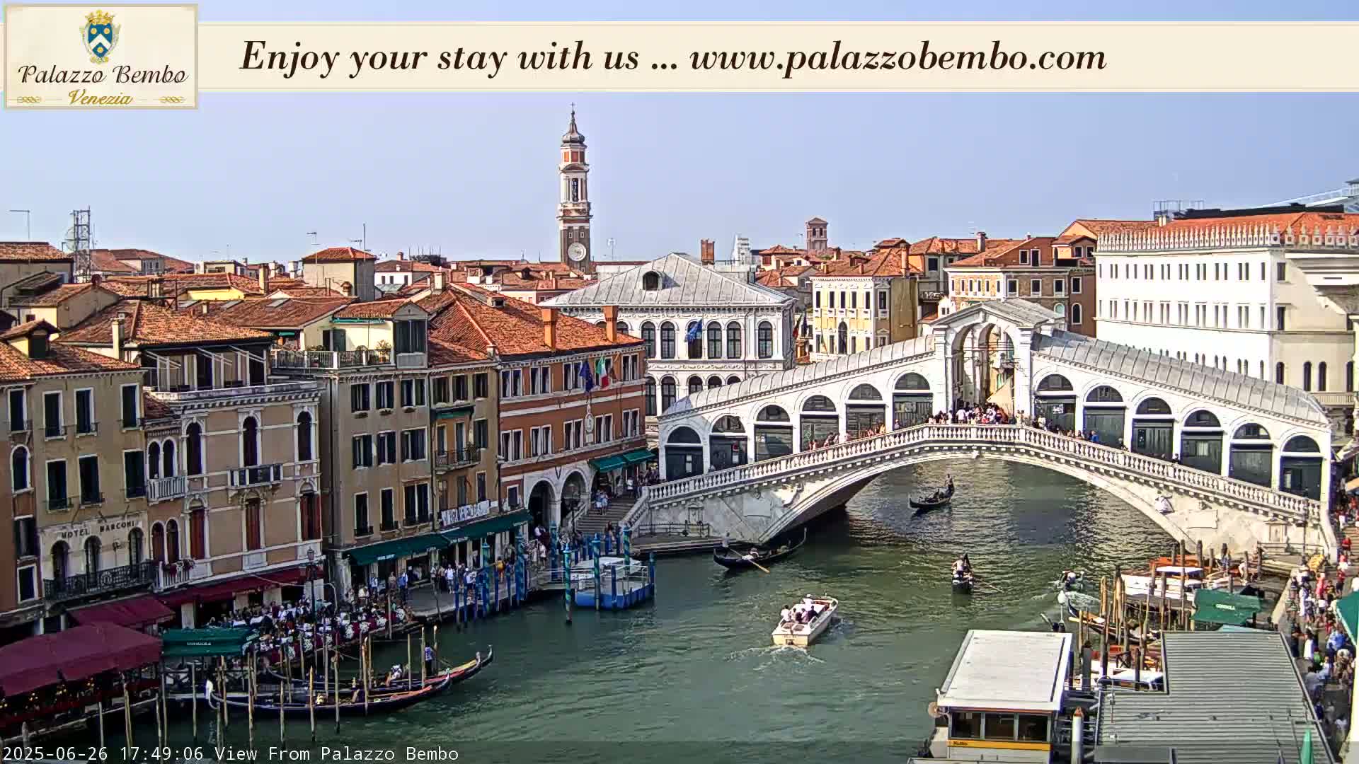 Venice, Rialto Bridge in Grand Canal Live Cam - Venice, Veneto, Italy