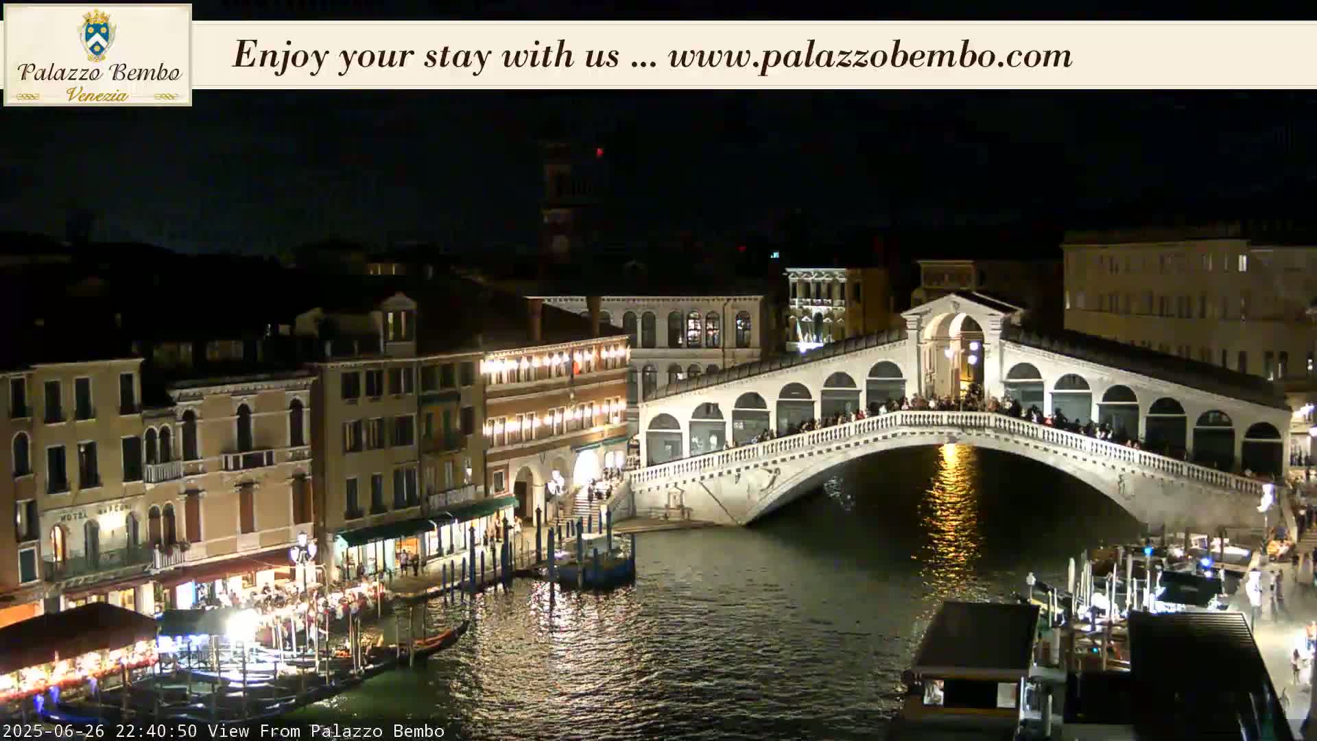 Venice, Rialto Bridge in Grand Canal Live Cam - Venice, Veneto, Italy