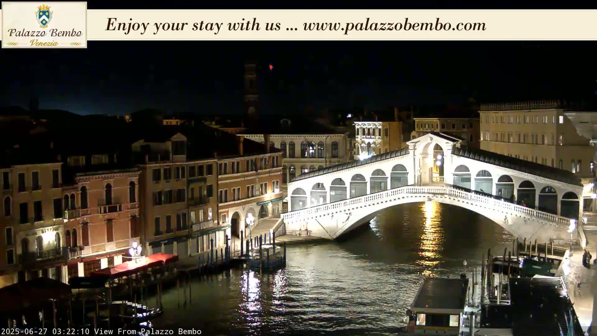 Venice, Rialto Bridge in Grand Canal Live Cam - Venice, Veneto, Italy