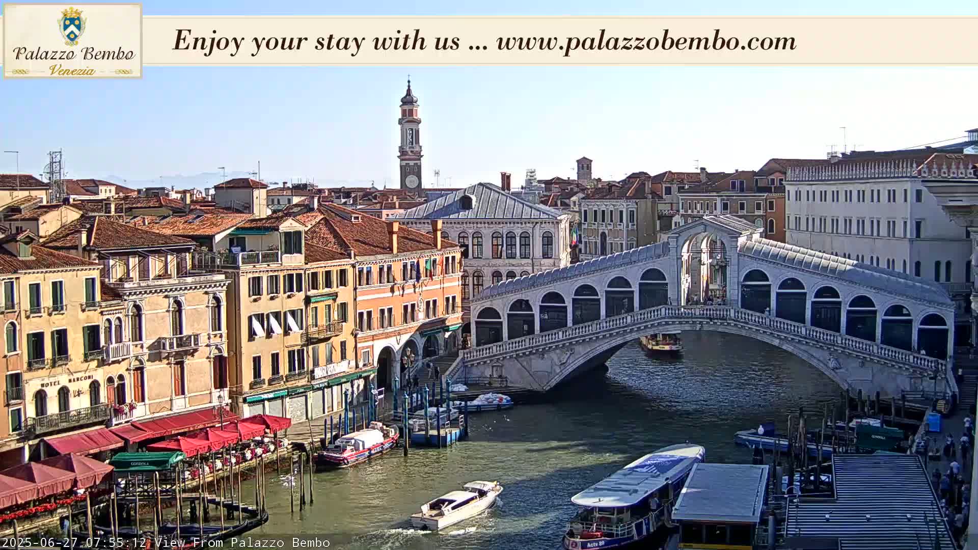 Venice, Rialto Bridge in Grand Canal Live Cam - Venice, Veneto, Italy