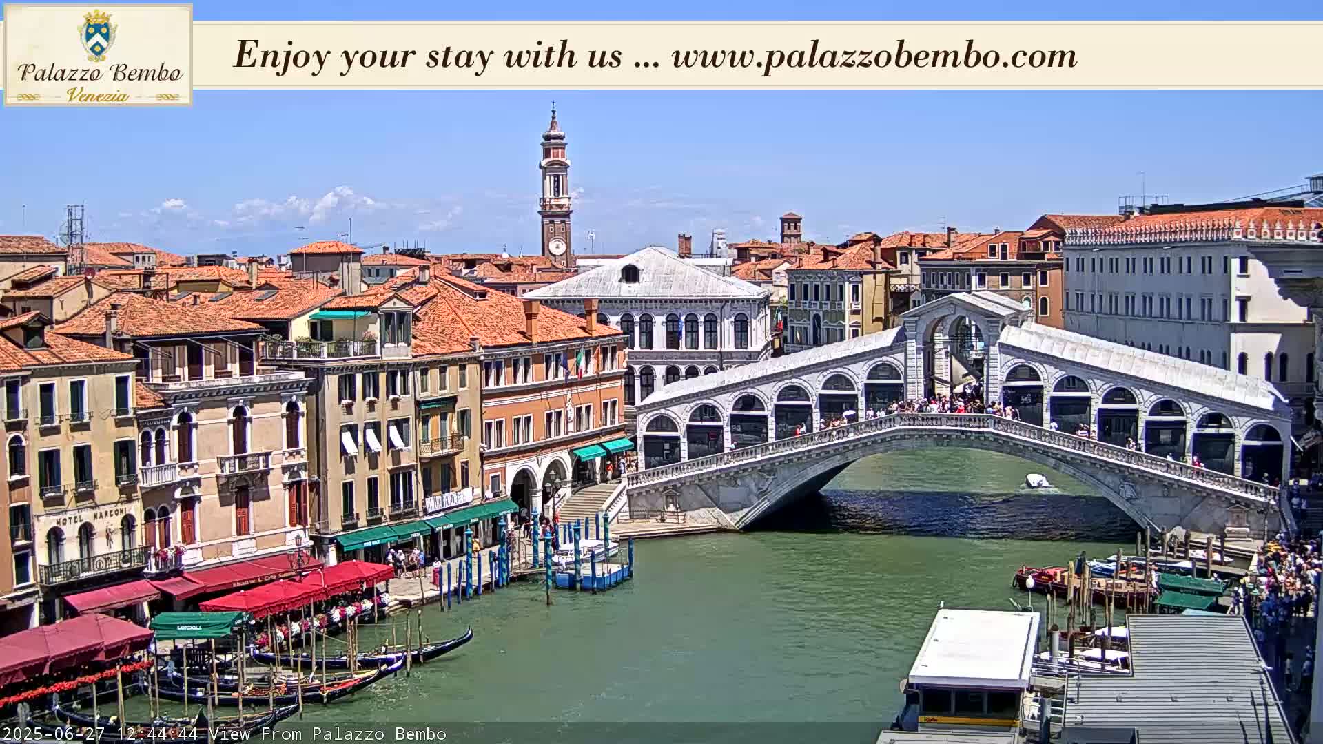 Venice, Rialto Bridge in Grand Canal Live Cam - Venice, Veneto, Italy