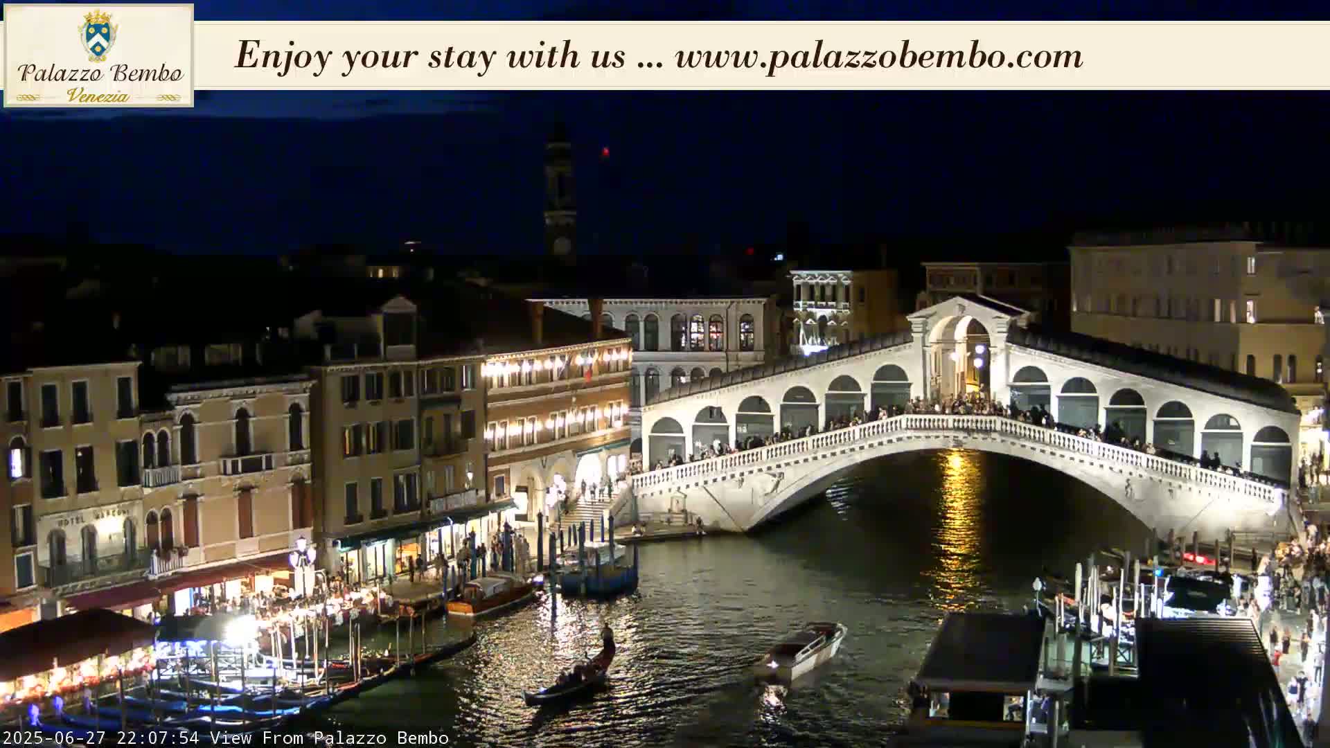 Venice, Rialto Bridge in Grand Canal Live Cam - Venice, Veneto, Italy