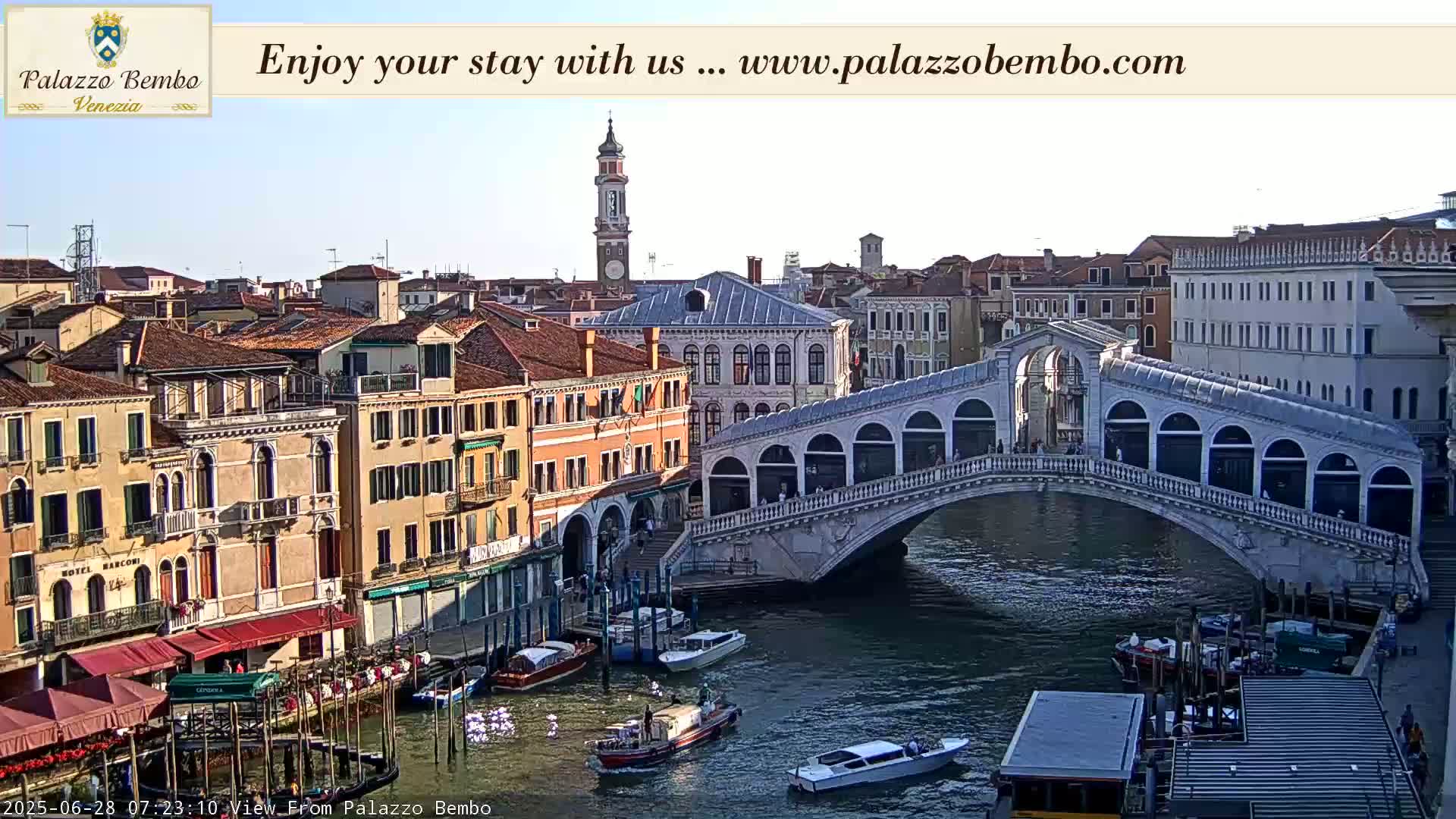 Venice, Rialto Bridge in Grand Canal Live Cam - Venice, Veneto, Italy
