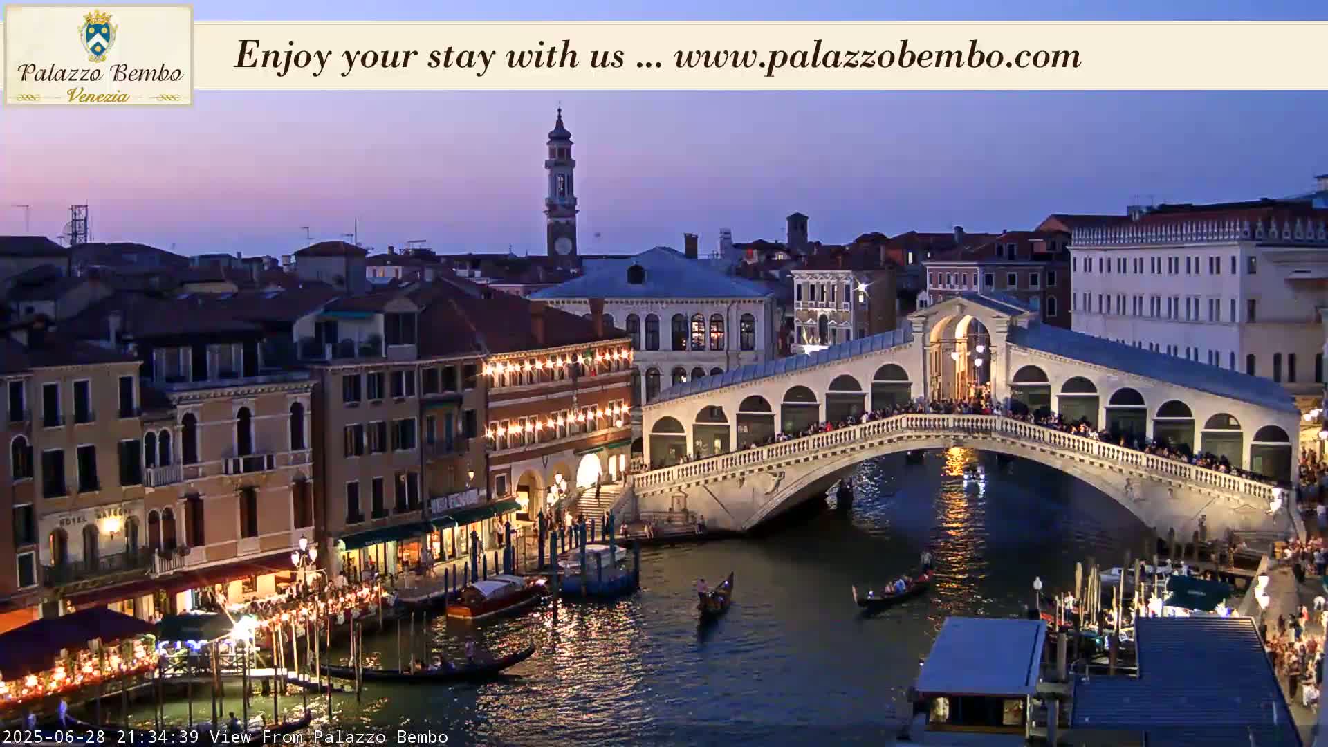 Venice, Rialto Bridge in Grand Canal Live Cam - Venice, Veneto, Italy