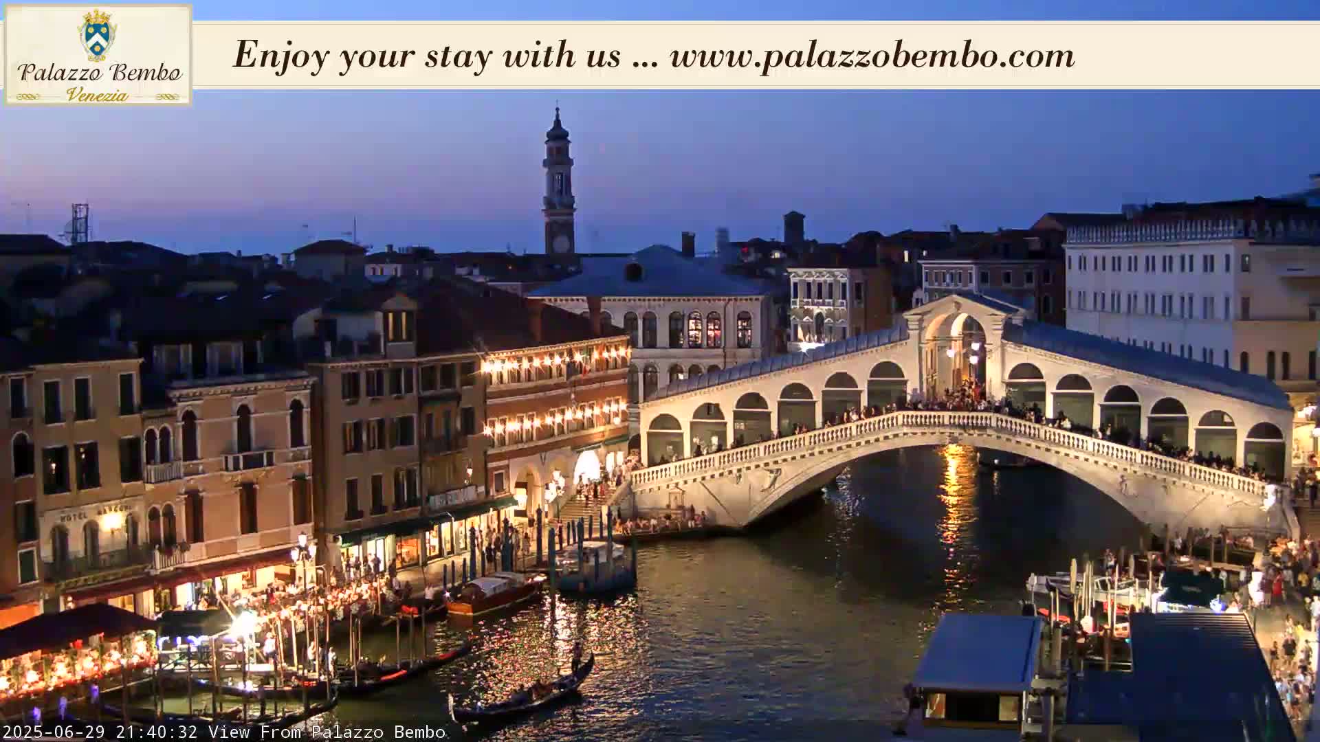 Venice, Rialto Bridge in Grand Canal Live Cam - Venice, Veneto, Italy