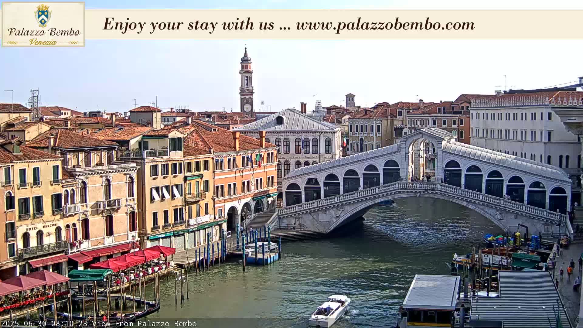 Venice, Rialto Bridge in Grand Canal Live Cam - Venice, Veneto, Italy