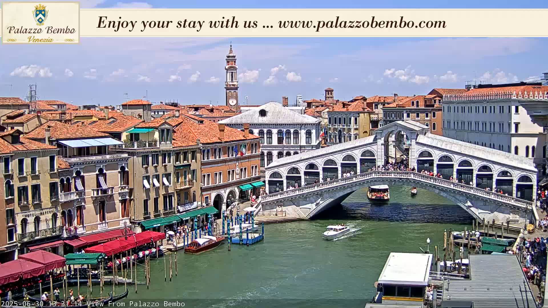Venice, Rialto Bridge in Grand Canal Live Cam - Venice, Veneto, Italy