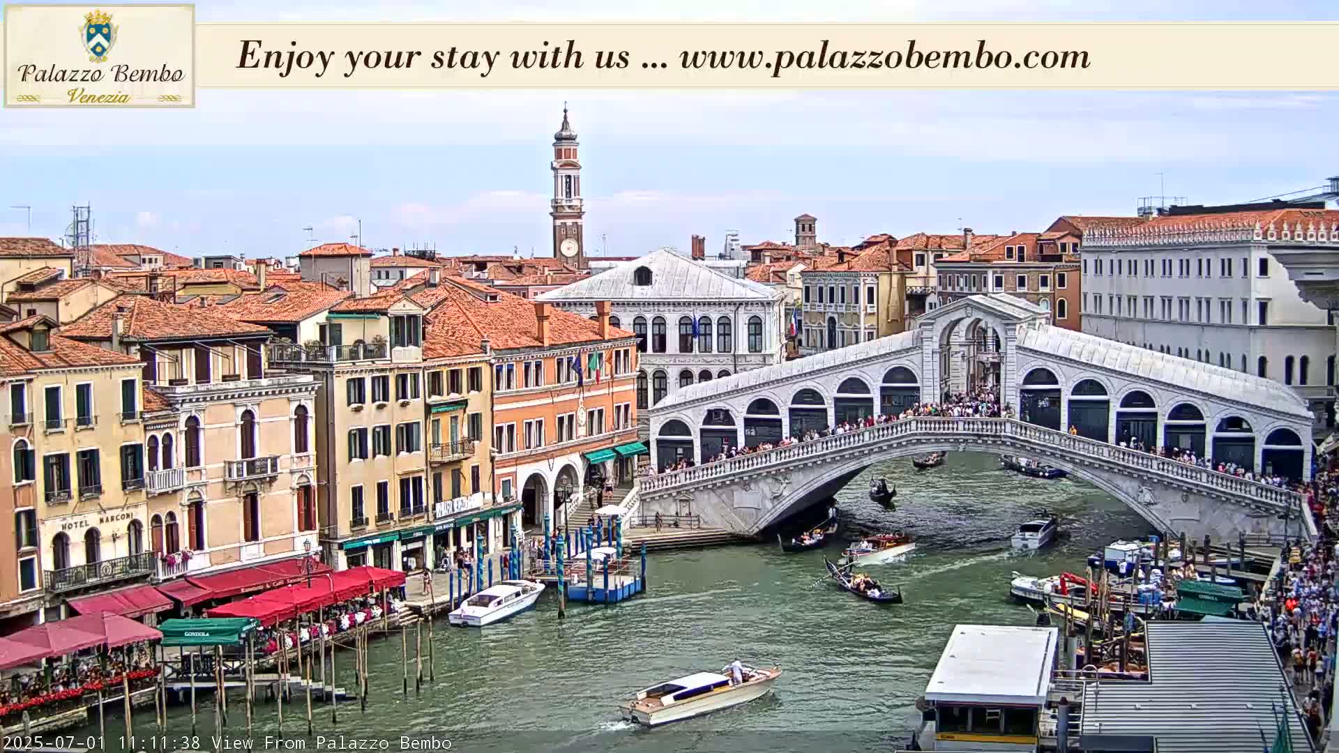 Venice, Rialto Bridge in Grand Canal Live Cam - Venice, Veneto, Italy