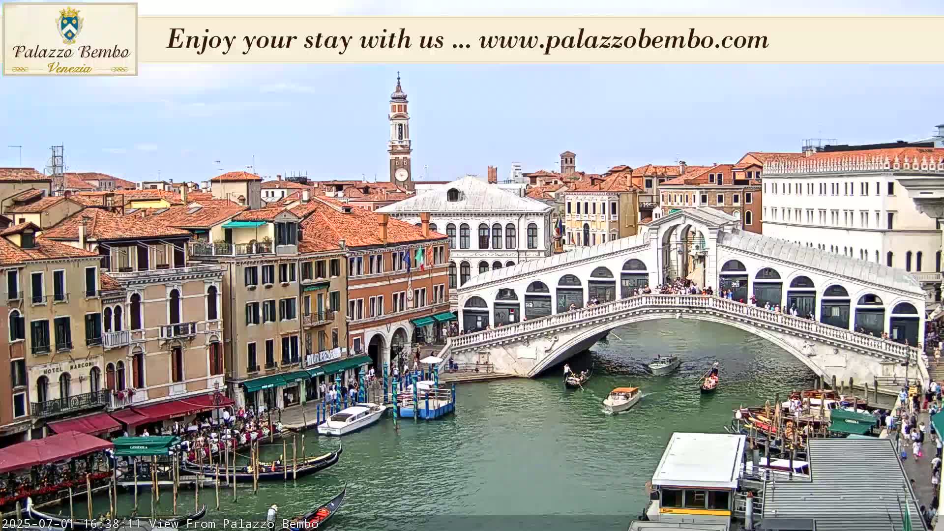 Venice, Rialto Bridge in Grand Canal Live Cam - Venice, Veneto, Italy