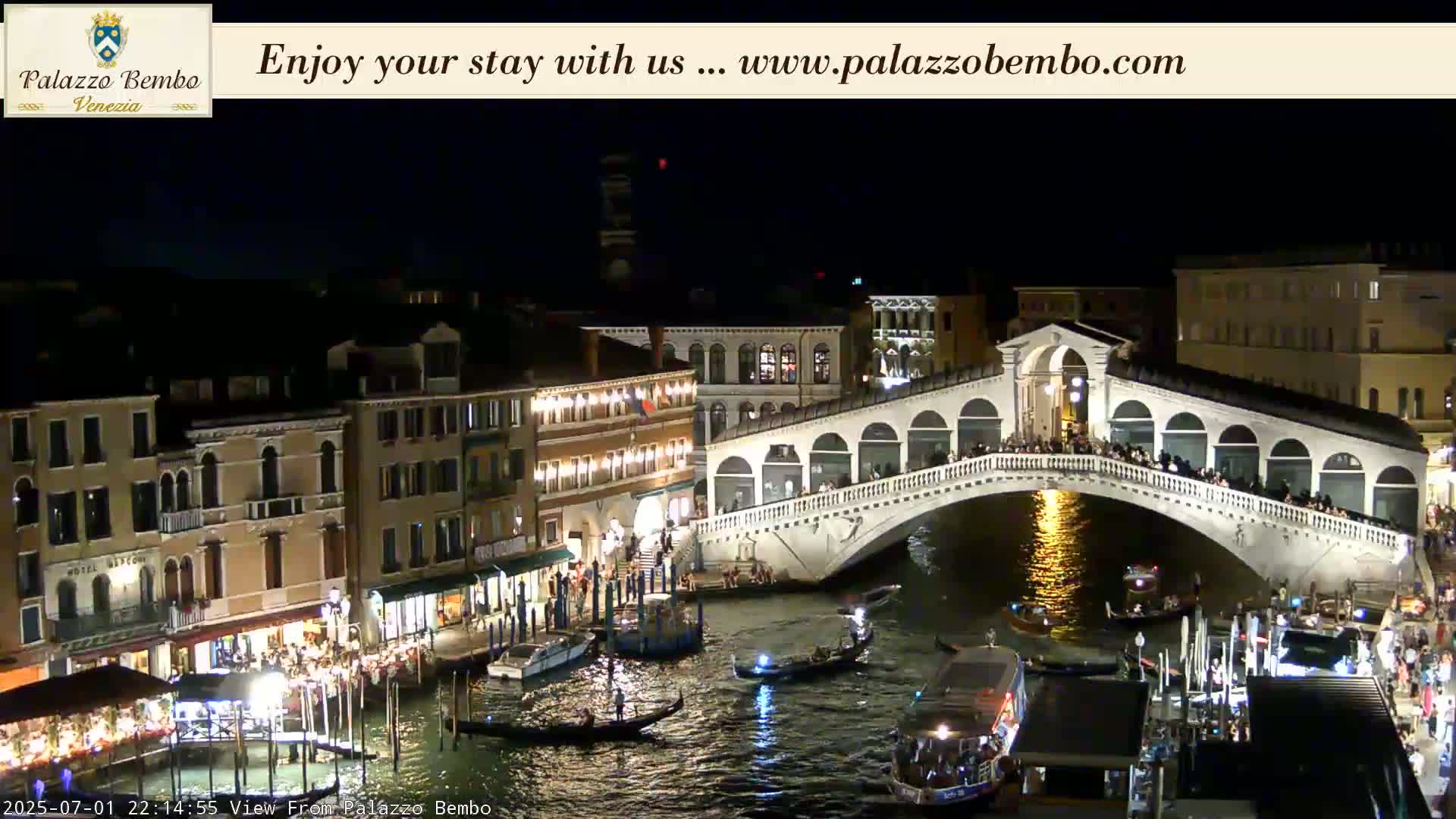 Venice, Rialto Bridge in Grand Canal Live Cam - Venice, Veneto, Italy