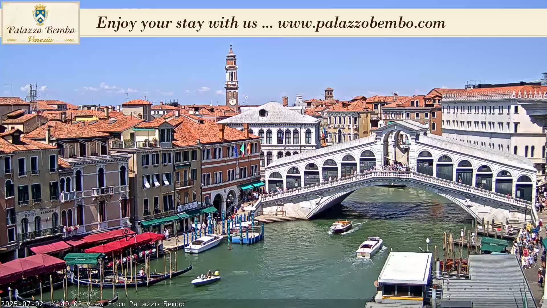Venice, Rialto Bridge in Grand Canal Live Cam - Venice, Veneto, Italy