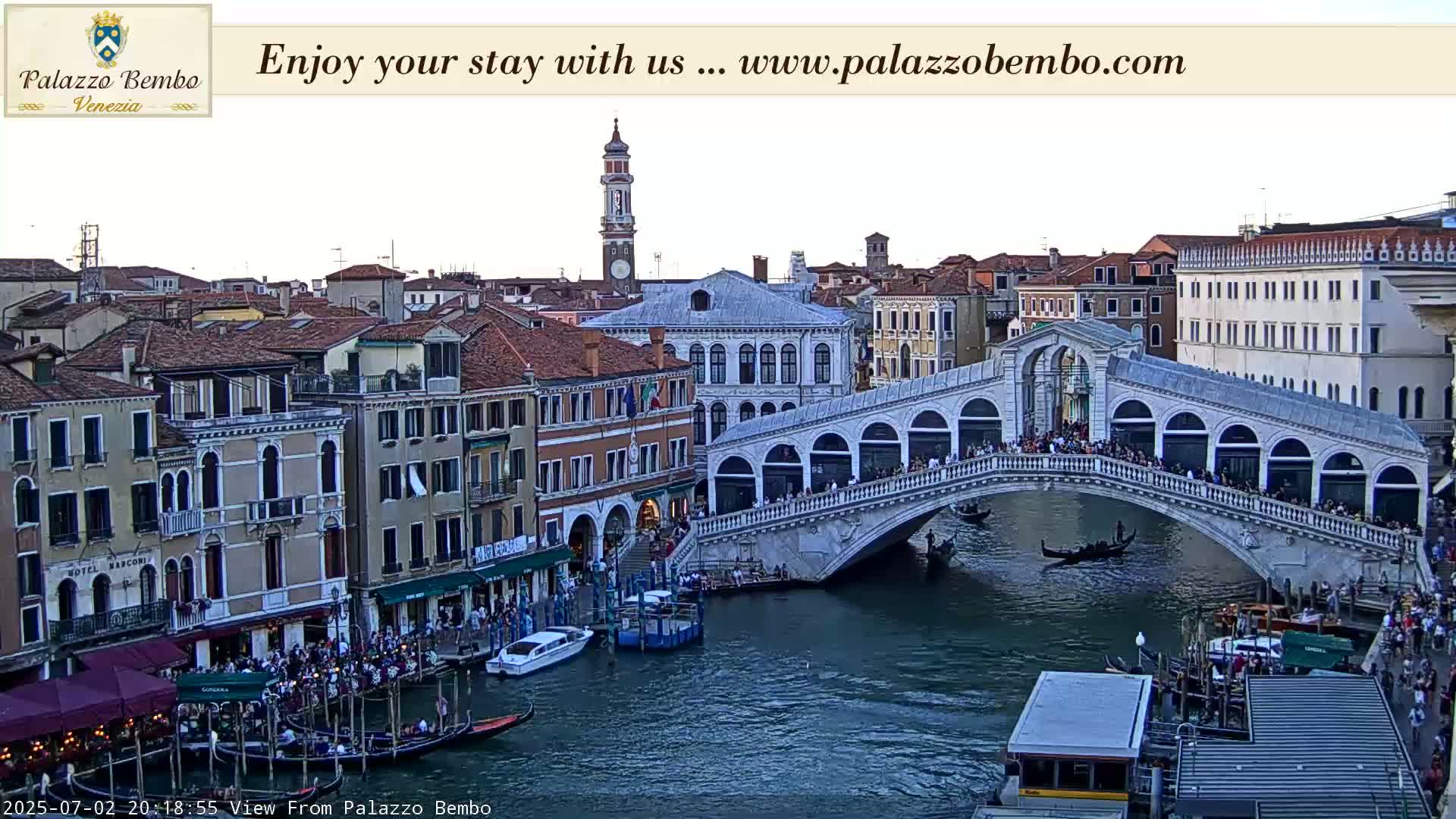 Venice, Rialto Bridge in Grand Canal Live Cam - Venice, Veneto, Italy