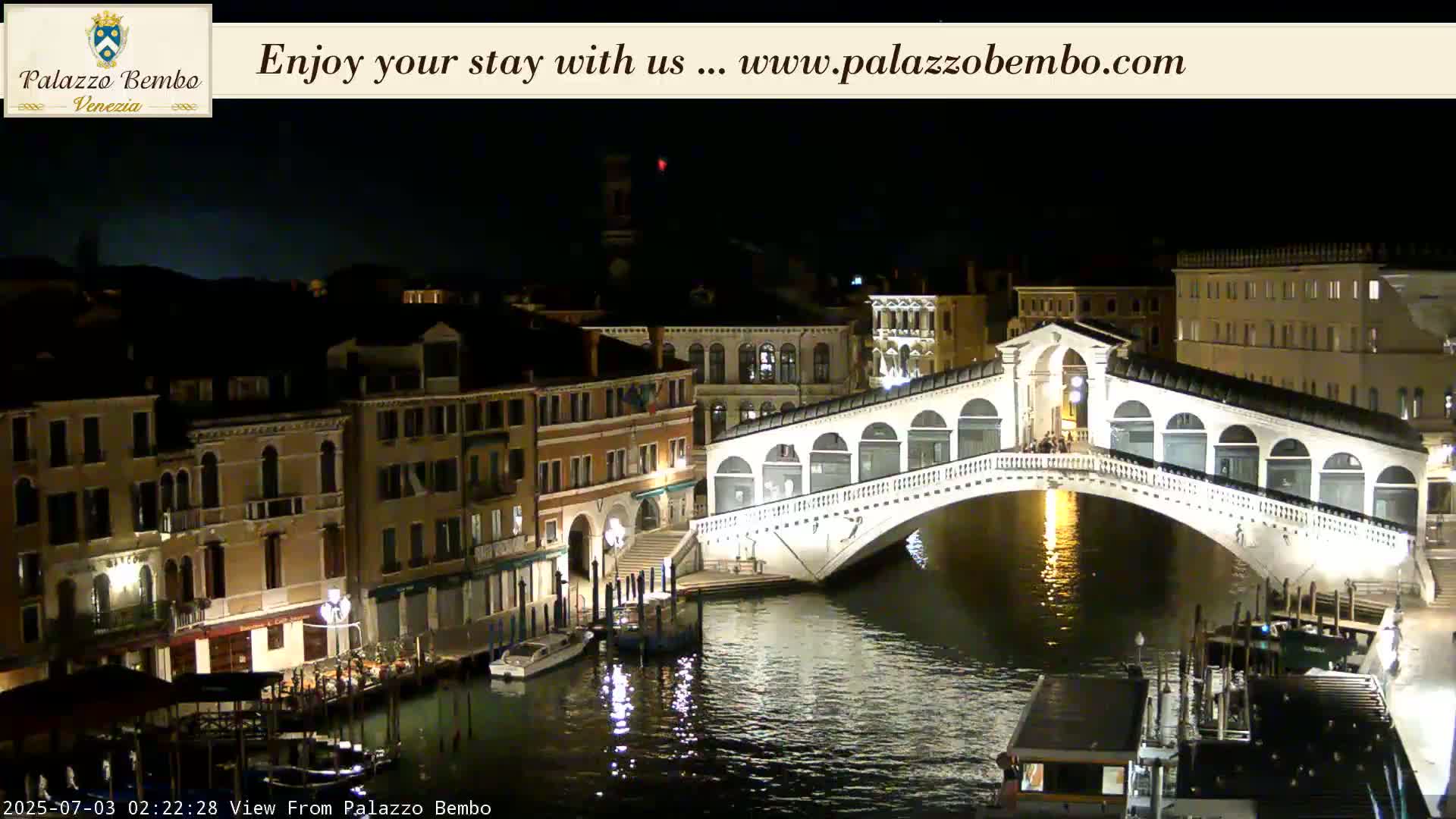 Venice, Rialto Bridge in Grand Canal Live Cam - Venice, Veneto, Italy