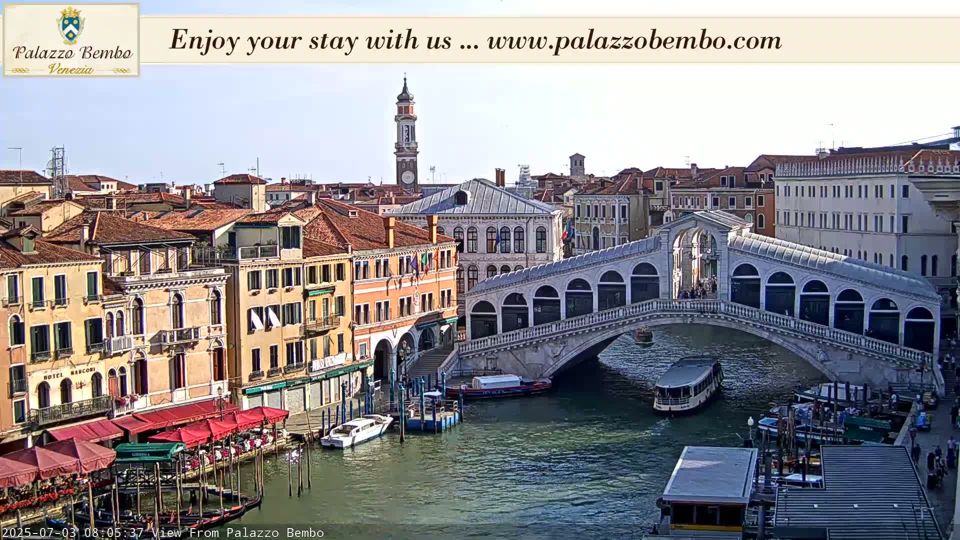 Venice, Rialto Bridge in Grand Canal Live Cam - Venice, Veneto, Italy