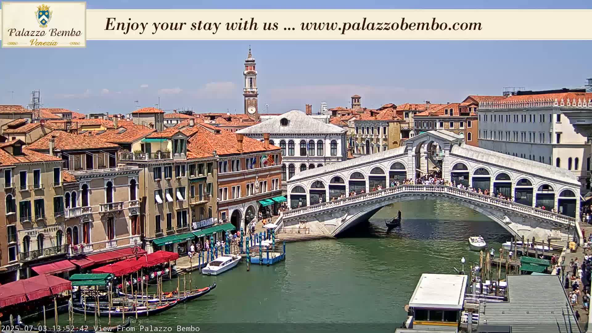 Venice, Rialto Bridge in Grand Canal Live Cam - Venice, Veneto, Italy