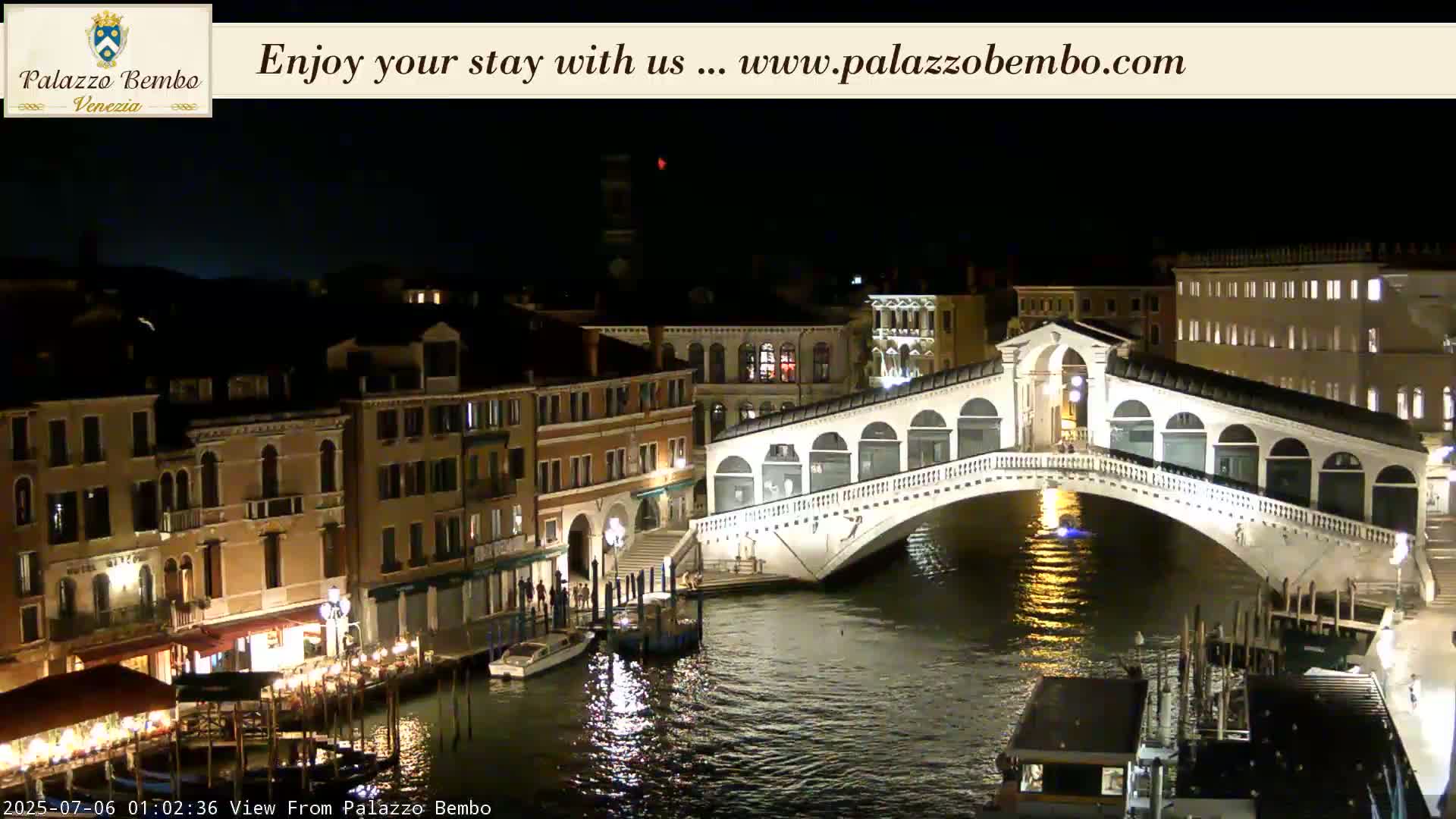 Venice, Rialto Bridge in Grand Canal Live Cam - Venice, Veneto, Italy