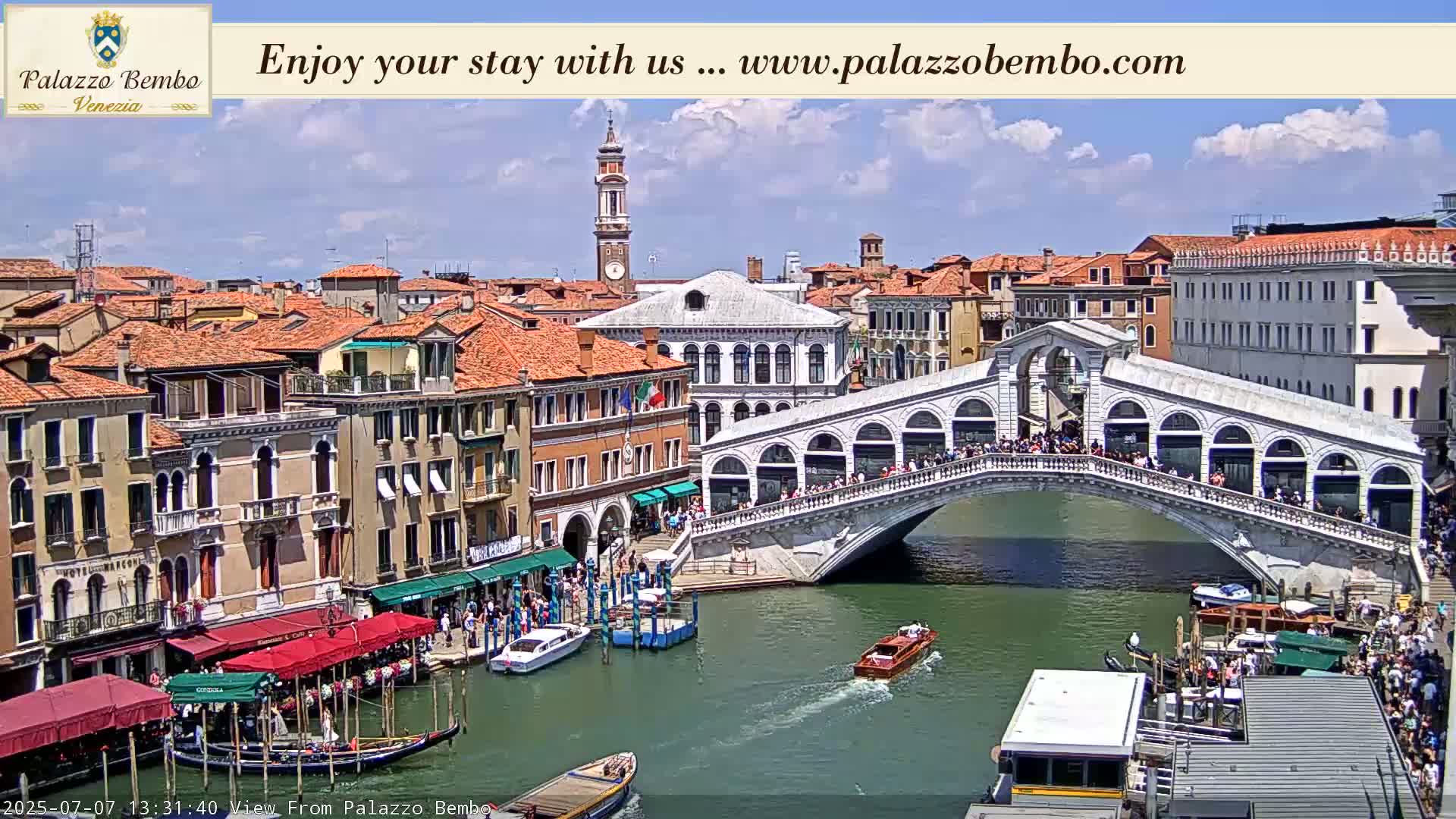 Venice, Rialto Bridge in Grand Canal Live Cam - Venice, Veneto, Italy