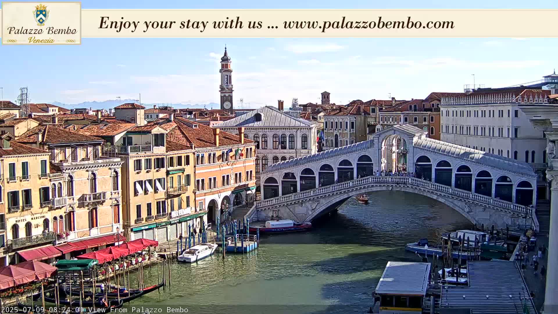 Venice, Rialto Bridge in Grand Canal Live Cam - Venice, Veneto, Italy