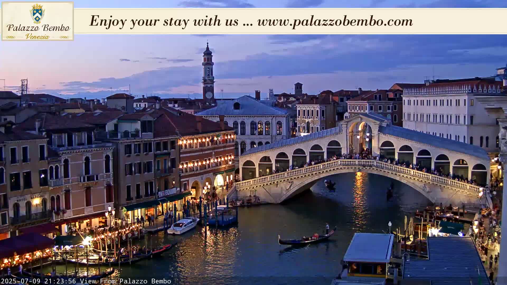 Venice, Rialto Bridge in Grand Canal Live Cam - Venice, Veneto, Italy