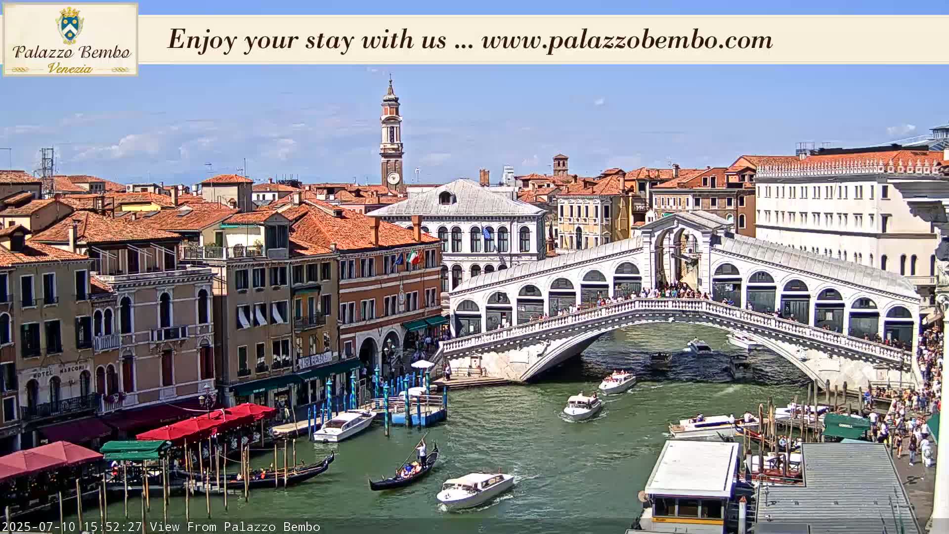 Venice, Rialto Bridge in Grand Canal Live Cam - Venice, Veneto, Italy