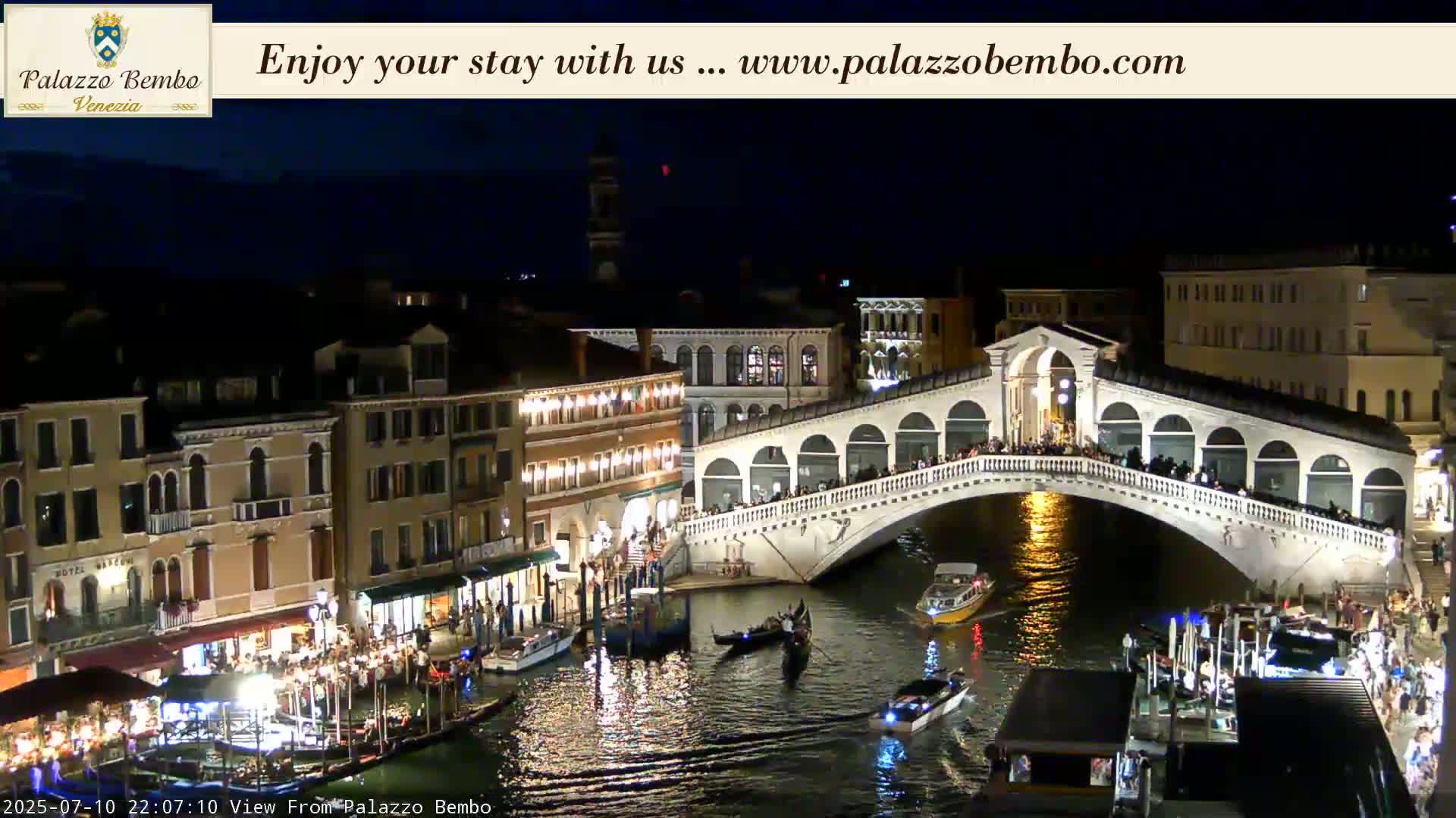 Venice, Rialto Bridge in Grand Canal Live Cam - Venice, Veneto, Italy