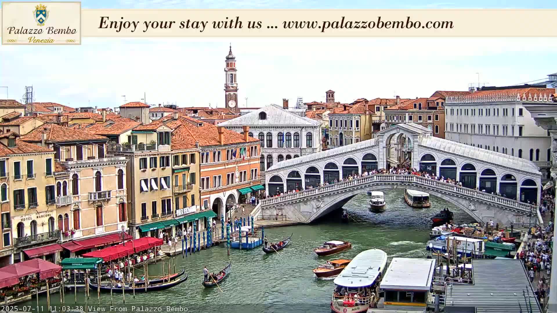 Venice, Rialto Bridge in Grand Canal Live Cam - Venice, Veneto, Italy