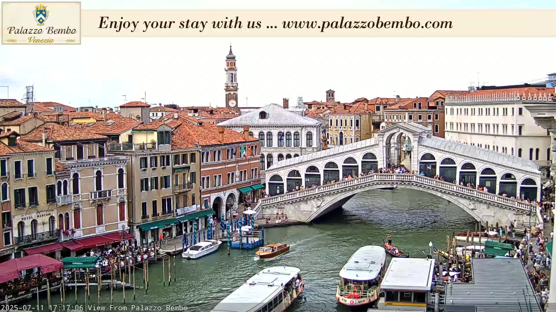 Venice, Rialto Bridge in Grand Canal Live Cam - Venice, Veneto, Italy