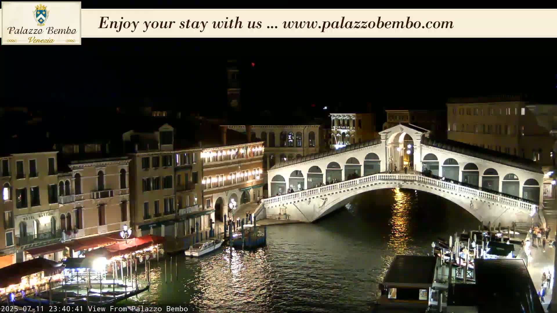 Venice, Rialto Bridge in Grand Canal Live Cam - Venice, Veneto, Italy