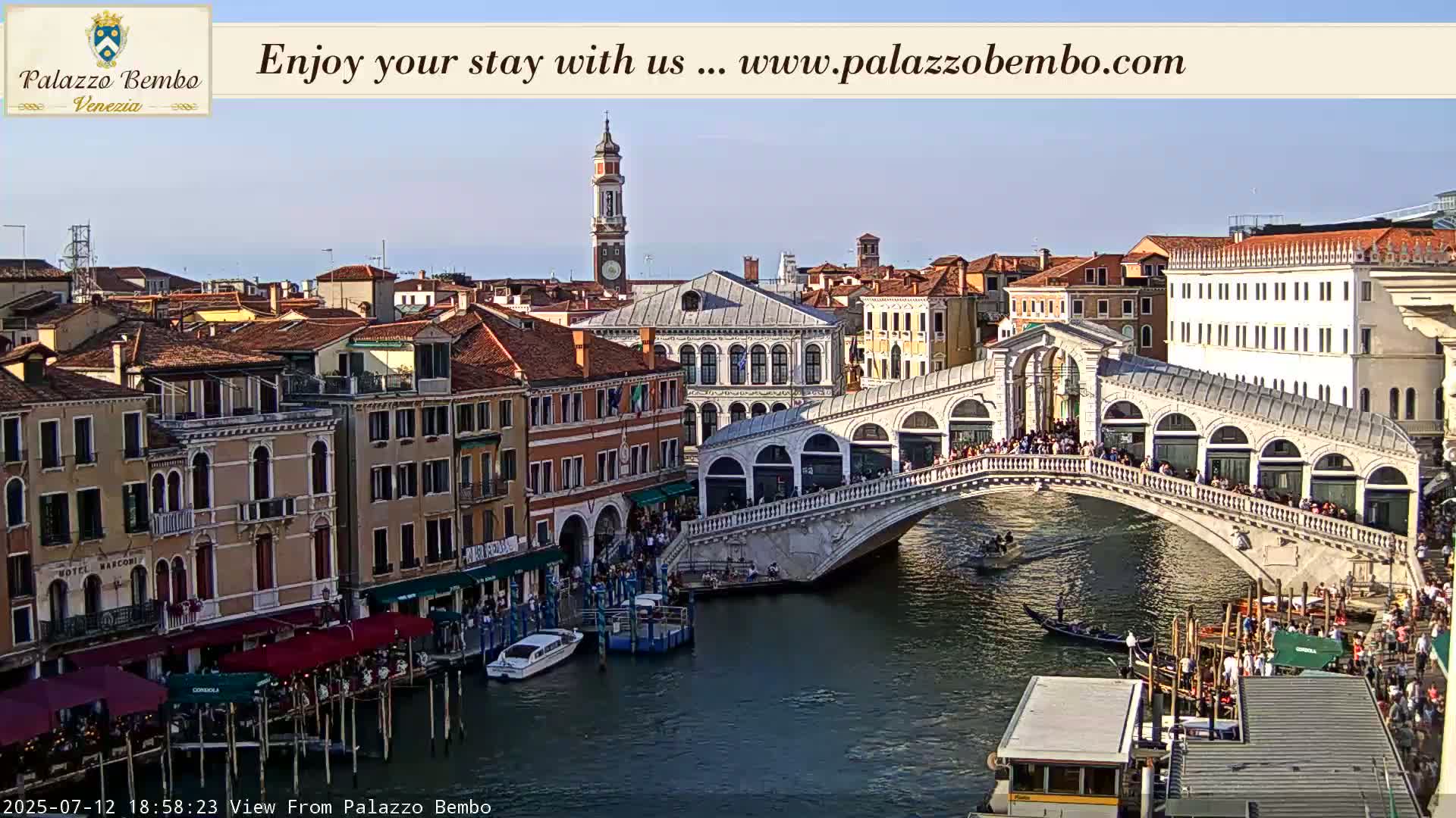 Venice, Rialto Bridge in Grand Canal Live Cam - Venice, Veneto, Italy