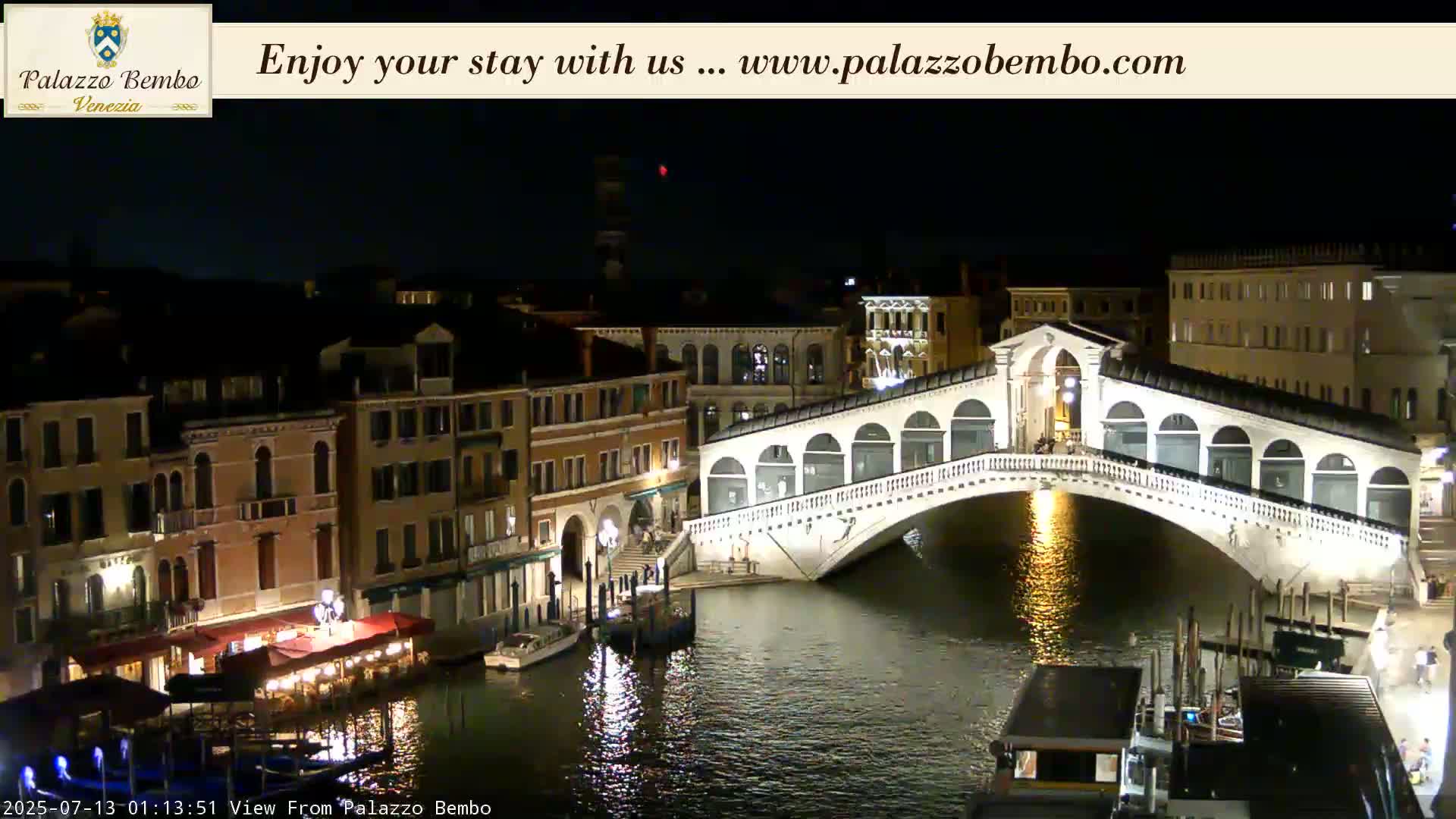Venice, Rialto Bridge in Grand Canal Live Cam - Venice, Veneto, Italy