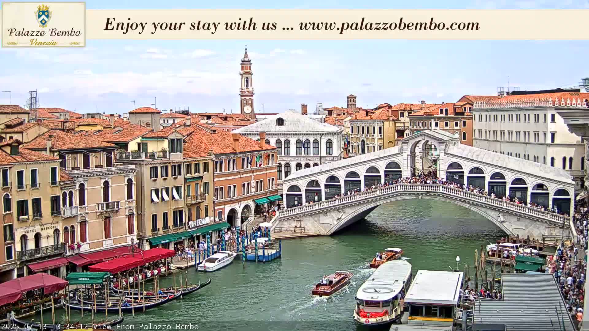 Venice, Rialto Bridge in Grand Canal Live Cam - Venice, Veneto, Italy