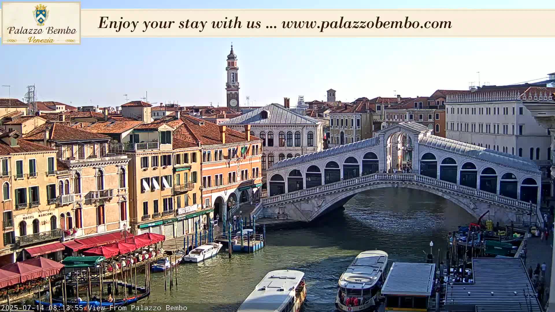 Venice, Rialto Bridge in Grand Canal Live Cam - Venice, Veneto, Italy