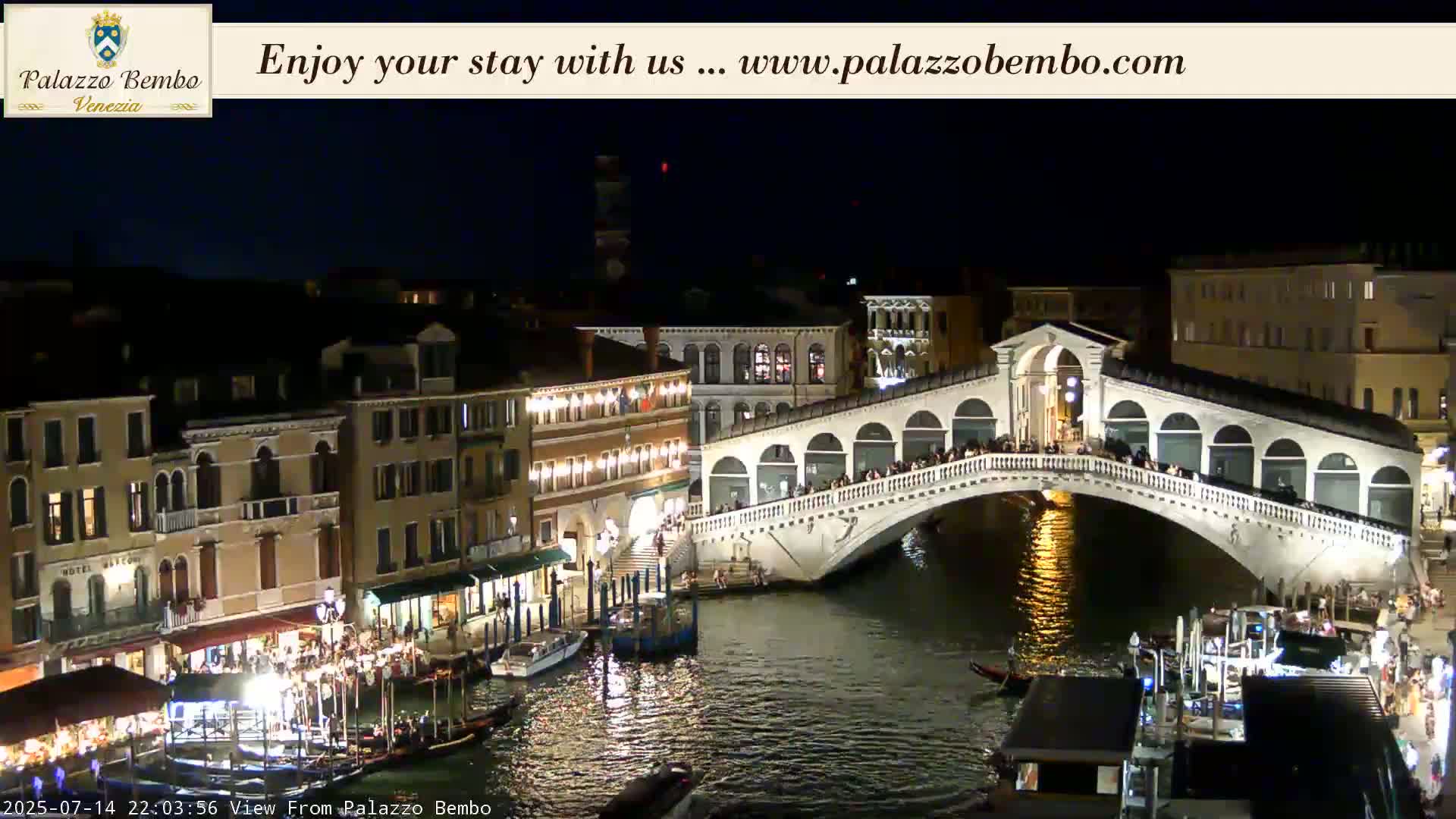 Venice, Rialto Bridge in Grand Canal Live Cam - Venice, Veneto, Italy