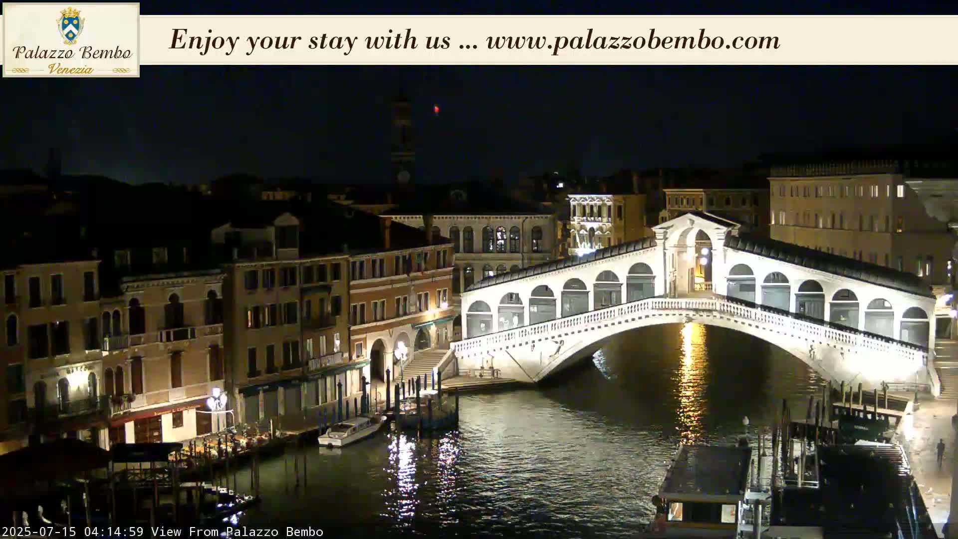 Venice, Rialto Bridge in Grand Canal Live Cam - Venice, Veneto, Italy