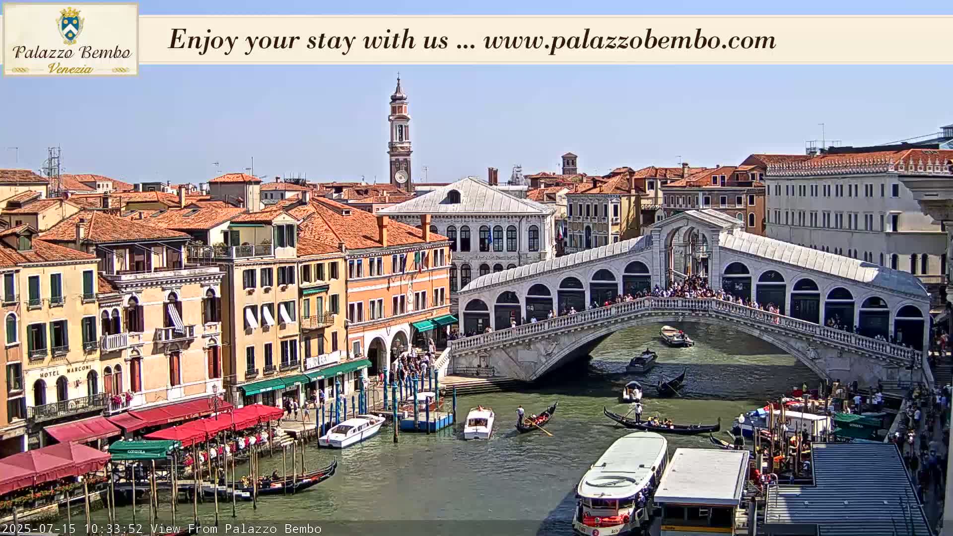 Venice, Rialto Bridge in Grand Canal Live Cam - Venice, Veneto, Italy