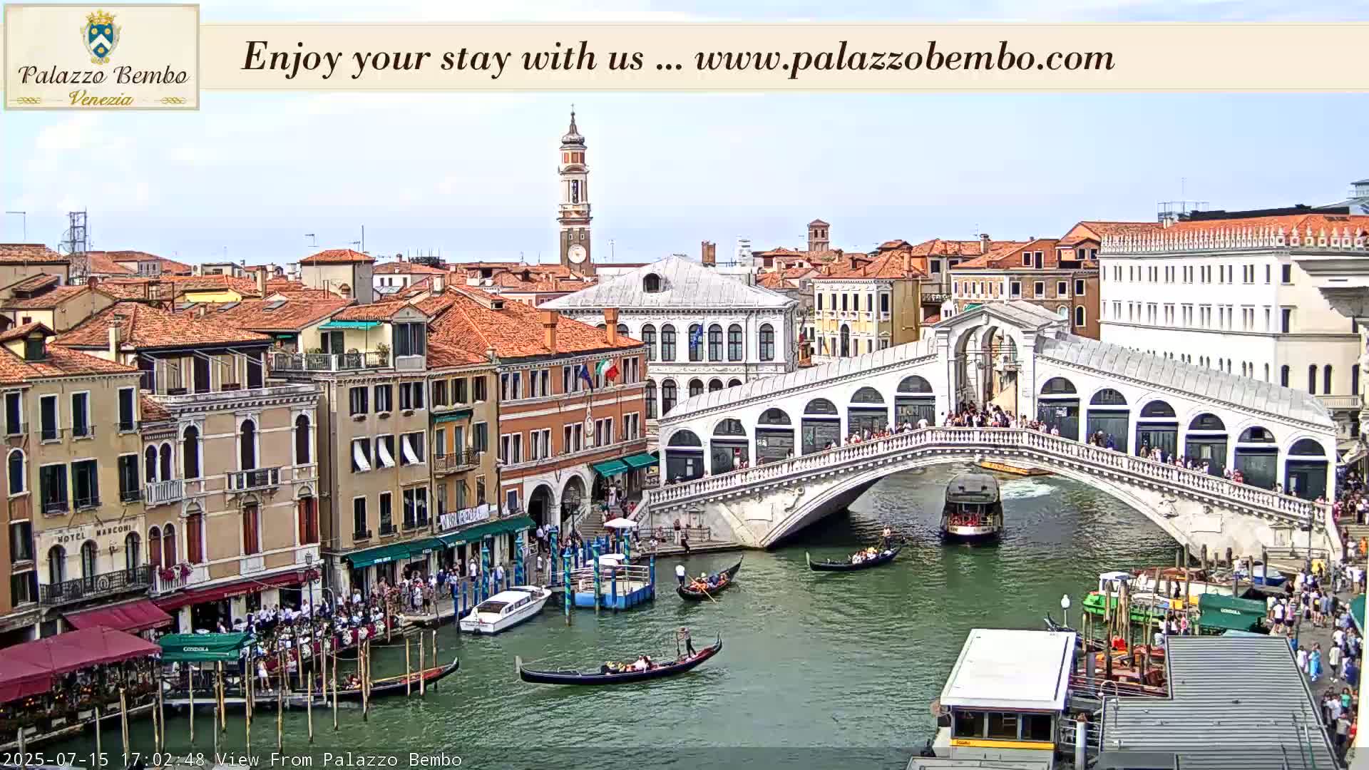 Venice, Rialto Bridge in Grand Canal Live Cam - Venice, Veneto, Italy