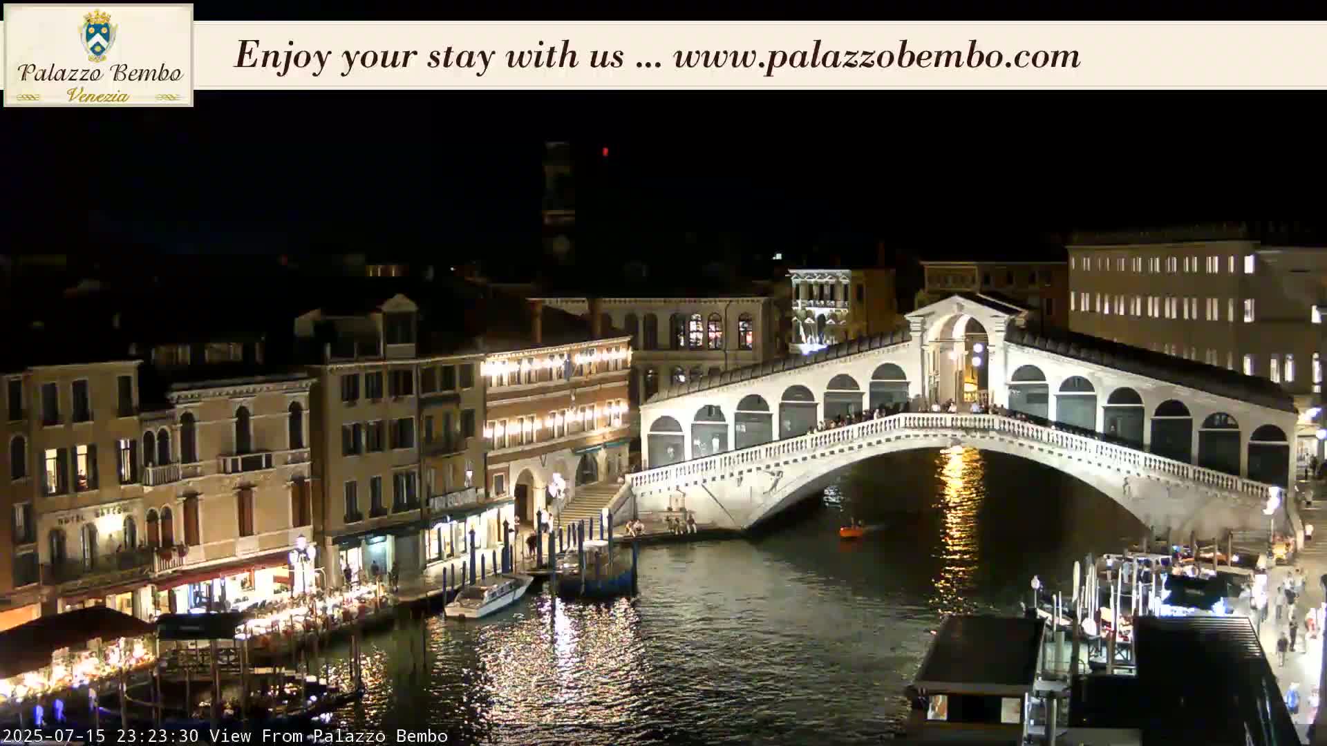Venice, Rialto Bridge in Grand Canal Live Cam - Venice, Veneto, Italy