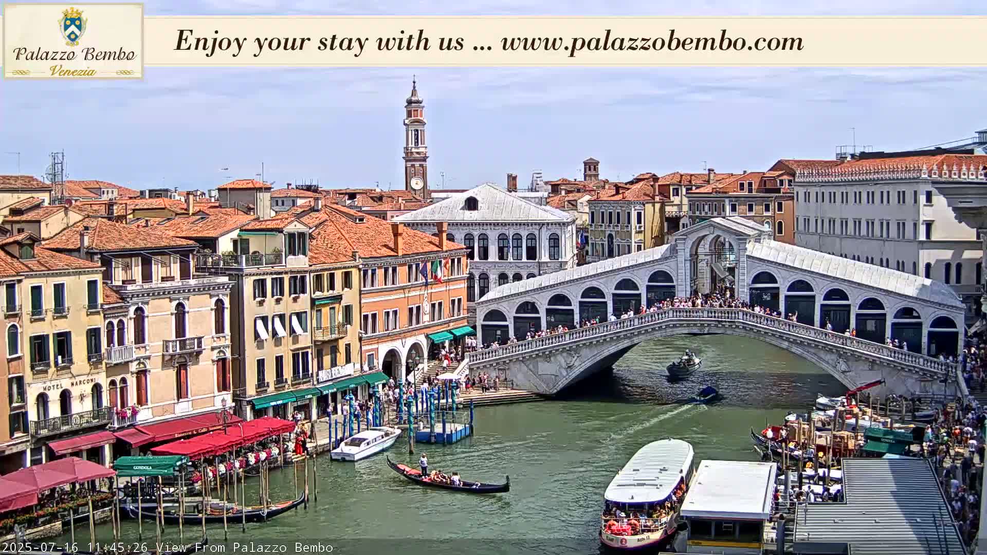 Venice, Rialto Bridge in Grand Canal Live Cam - Venice, Veneto, Italy