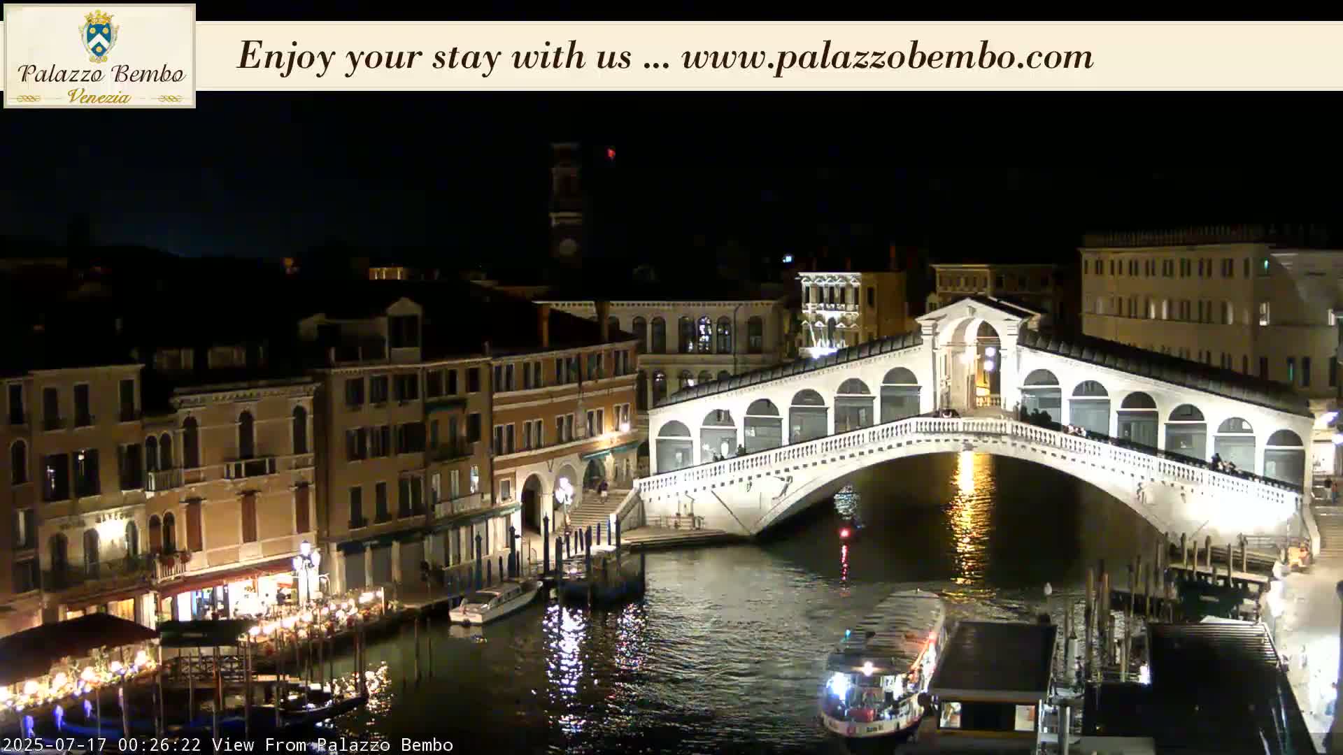 Venice, Rialto Bridge in Grand Canal Live Cam - Venice, Veneto, Italy