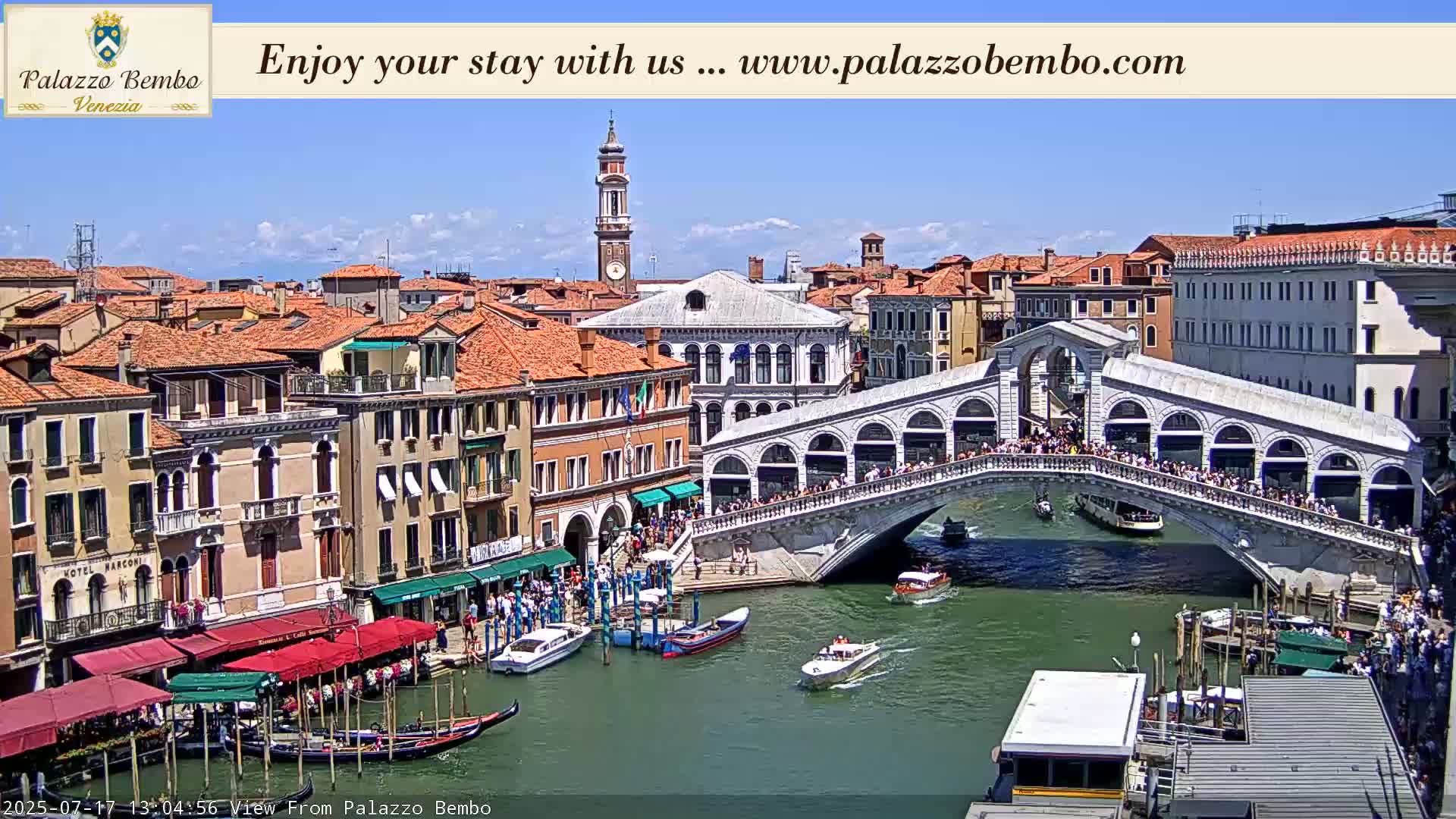Venice, Rialto Bridge in Grand Canal Live Cam - Venice, Veneto, Italy