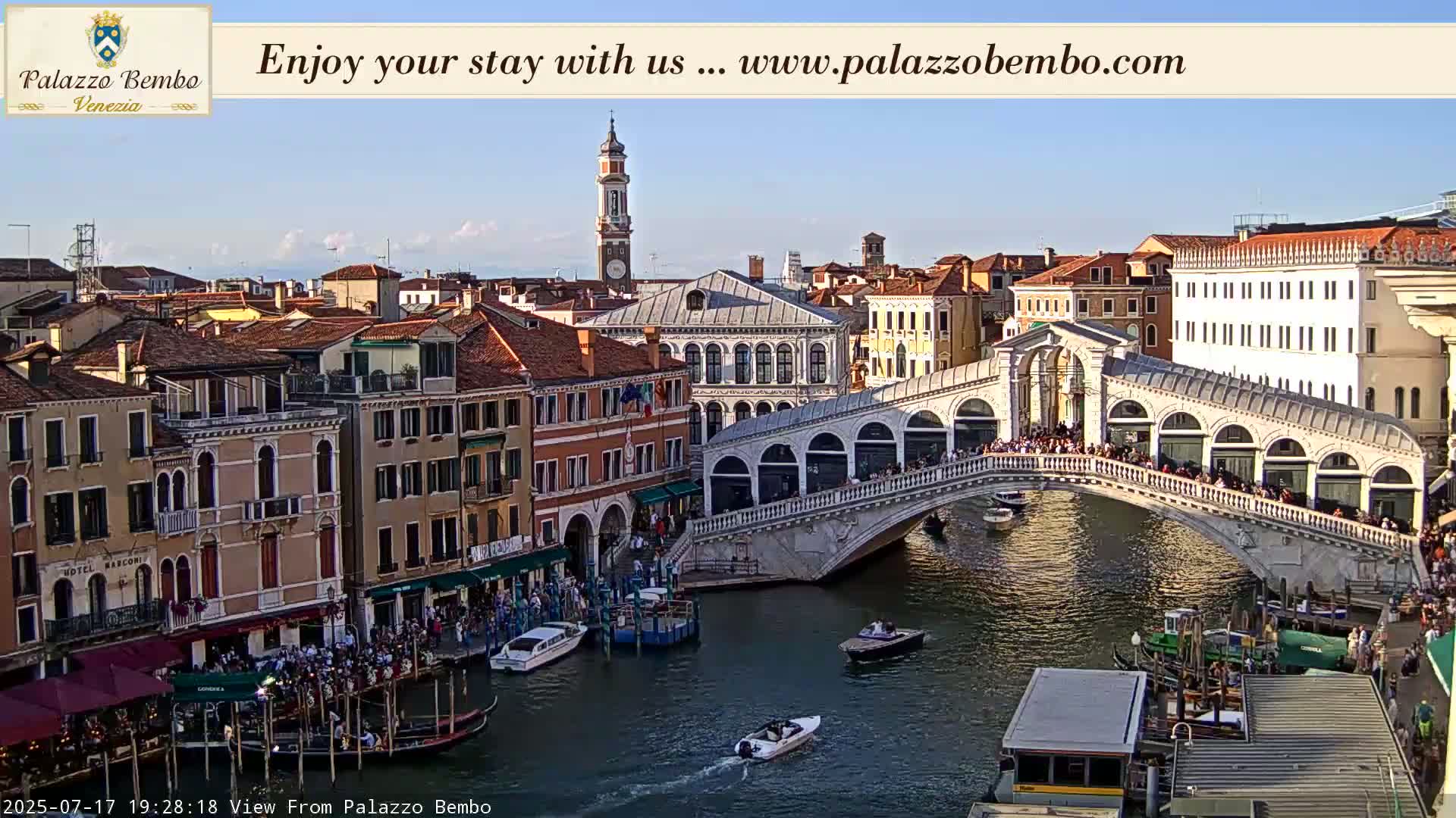 Venice, Rialto Bridge in Grand Canal Live Cam - Venice, Veneto, Italy