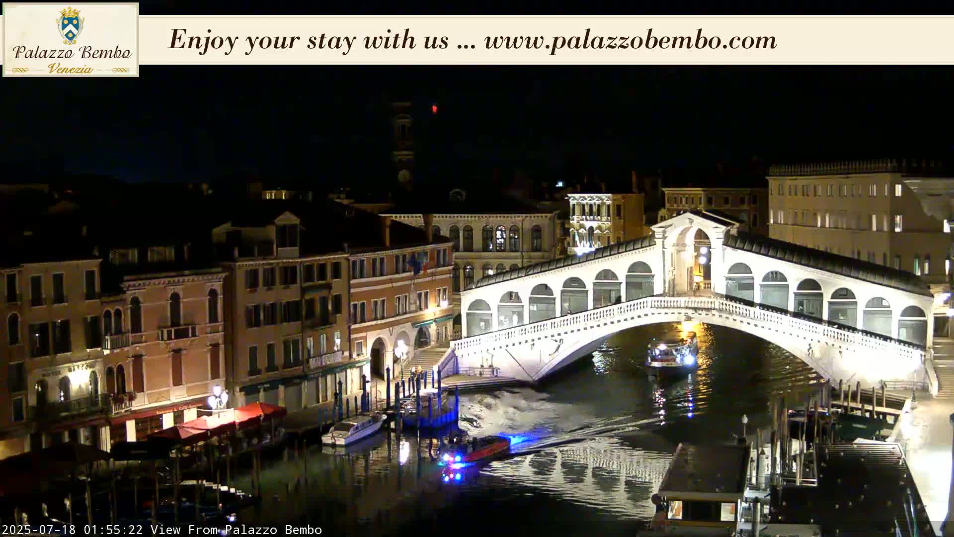 Venice, Rialto Bridge in Grand Canal Live Cam - Venice, Veneto, Italy
