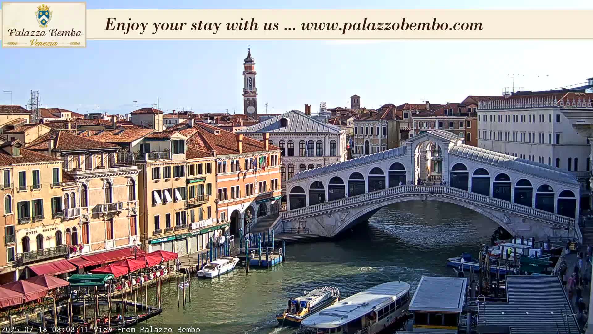 Venice, Rialto Bridge in Grand Canal Live Cam - Venice, Veneto, Italy