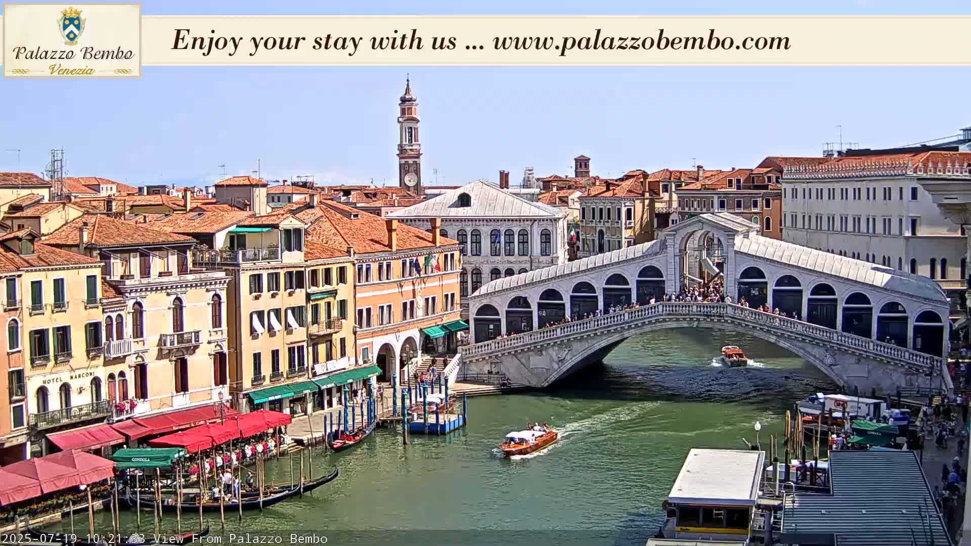 Venice, Rialto Bridge in Grand Canal Live Cam - Venice, Veneto, Italy
