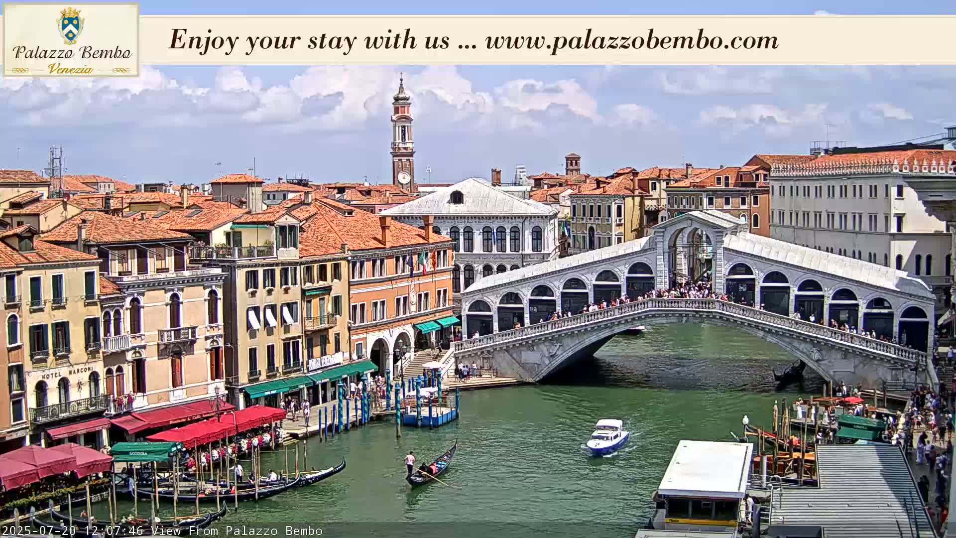 Venice, Rialto Bridge in Grand Canal Live Cam - Venice, Veneto, Italy