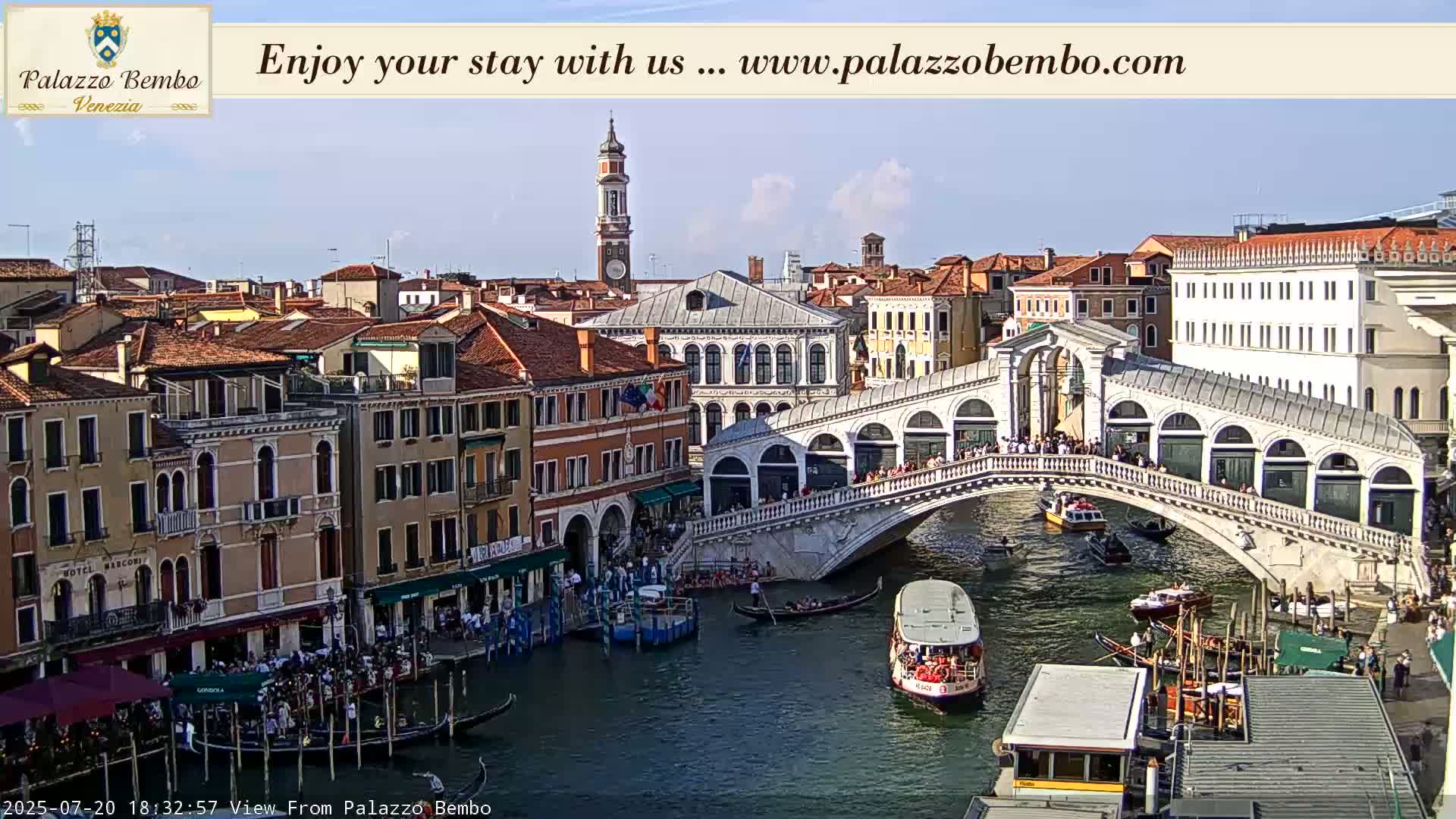Venice, Rialto Bridge in Grand Canal Live Cam - Venice, Veneto, Italy
