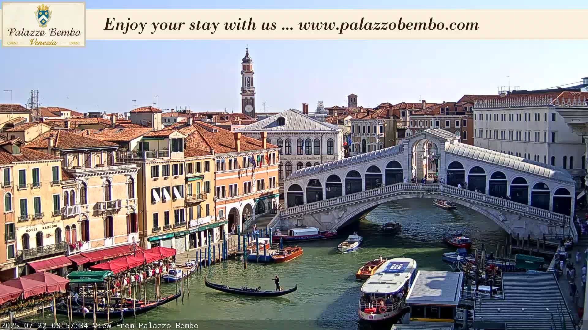 Venice, Rialto Bridge in Grand Canal Live Cam - Venice, Veneto, Italy