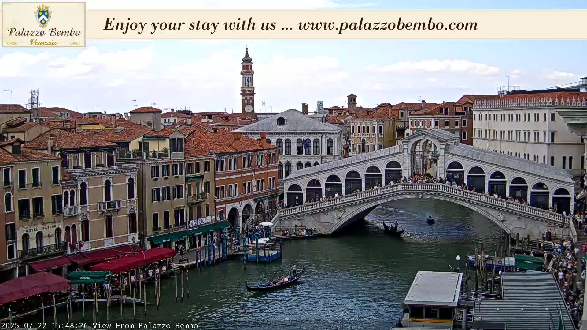 Venice, Rialto Bridge in Grand Canal Live Cam - Venice, Veneto, Italy