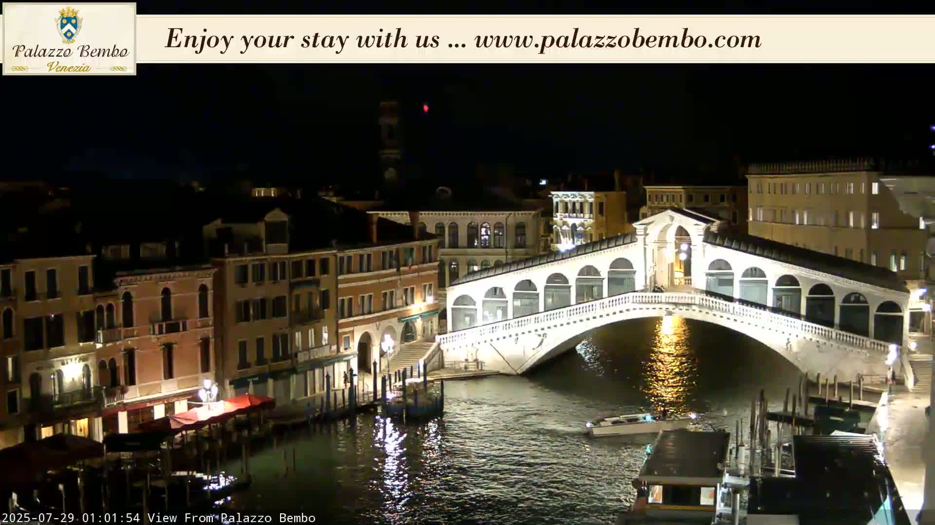 Venice, Rialto Bridge in Grand Canal Live Cam - Venice, Veneto, Italy